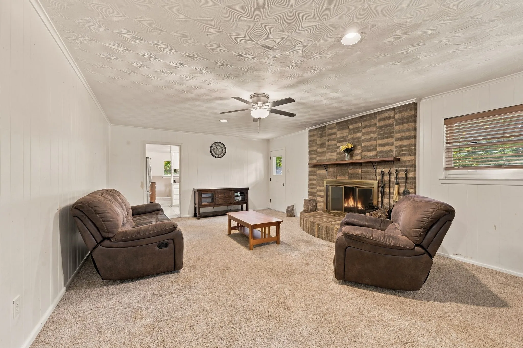 Single Family Residence For Sale in Tarrant County , 924 Wade Drive, Bedford, Texas 76022, 4 Bedroom, 2 Bathroom, Garage spaces, 2,255 Sqft, built in 1961, mls#21382679, Real Estate Agent in Bedford, Homes For Sale in Tarrant county, Homes For Sale in Bedford, Realtor in Bedford Texas, Real Estate Brokerage Independent Realty Texas, Luminita Cordes Realtor