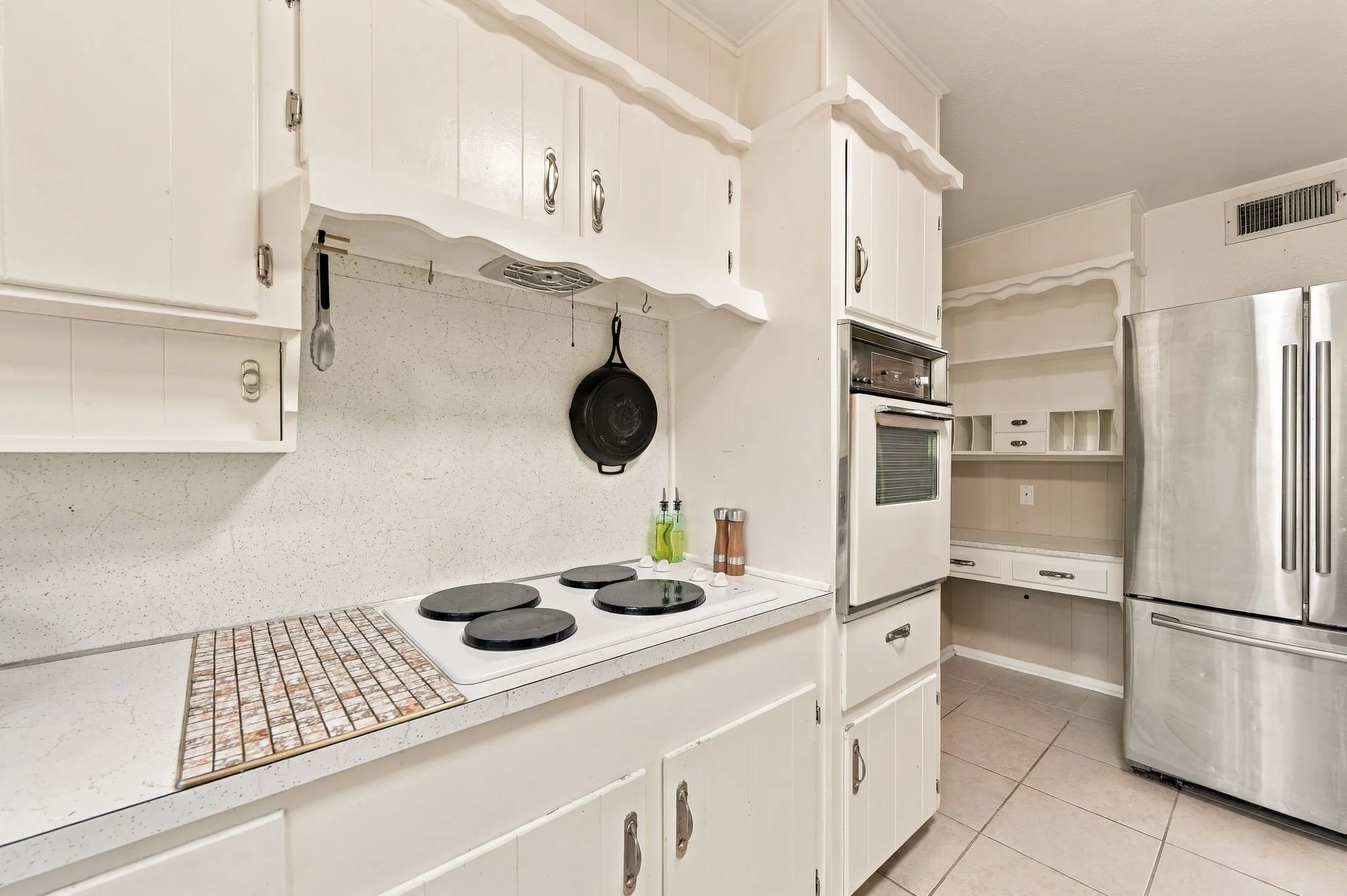 Single Family Residence For Sale in Tarrant County , 924 Wade Drive, Bedford, Texas 76022, 4 Bedroom, 2 Bathroom, Garage spaces, 2,255 Sqft, built in 1961, mls#21382679, Real Estate Agent in Bedford, Homes For Sale in Tarrant county, Homes For Sale in Bedford, Realtor in Bedford Texas, Real Estate Brokerage Independent Realty Texas, Luminita Cordes Realtor