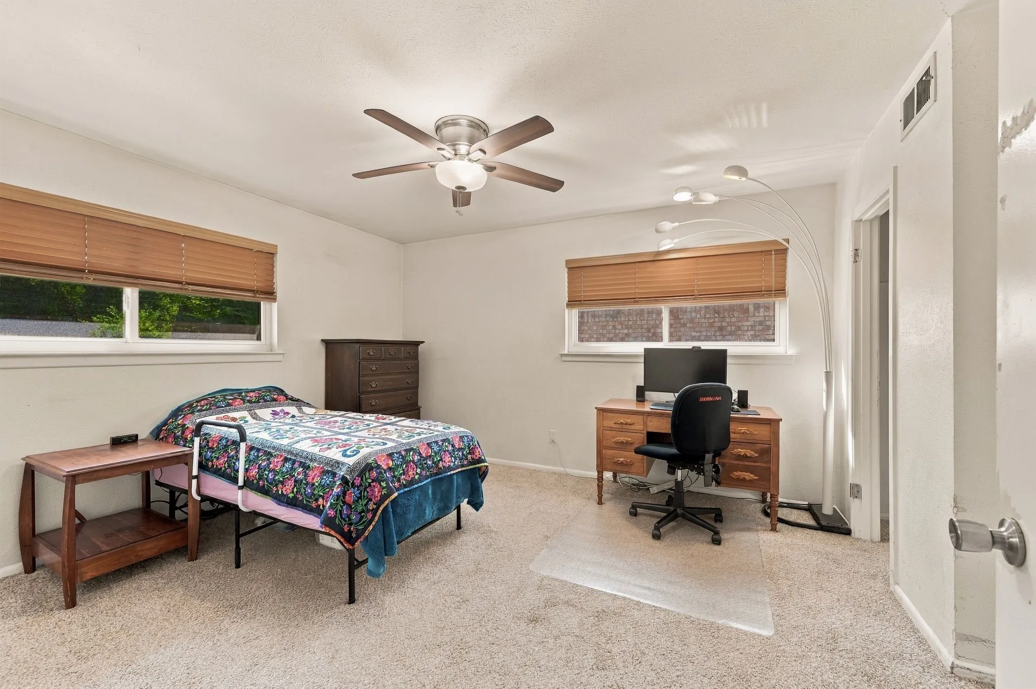 Single Family Residence For Sale in Tarrant County , 924 Wade Drive, Bedford, Texas 76022, 4 Bedroom, 2 Bathroom, Garage spaces, 2,255 Sqft, built in 1961, mls#21382679, Real Estate Agent in Bedford, Homes For Sale in Tarrant county, Homes For Sale in Bedford, Realtor in Bedford Texas, Real Estate Brokerage Independent Realty Texas, Luminita Cordes Realtor
