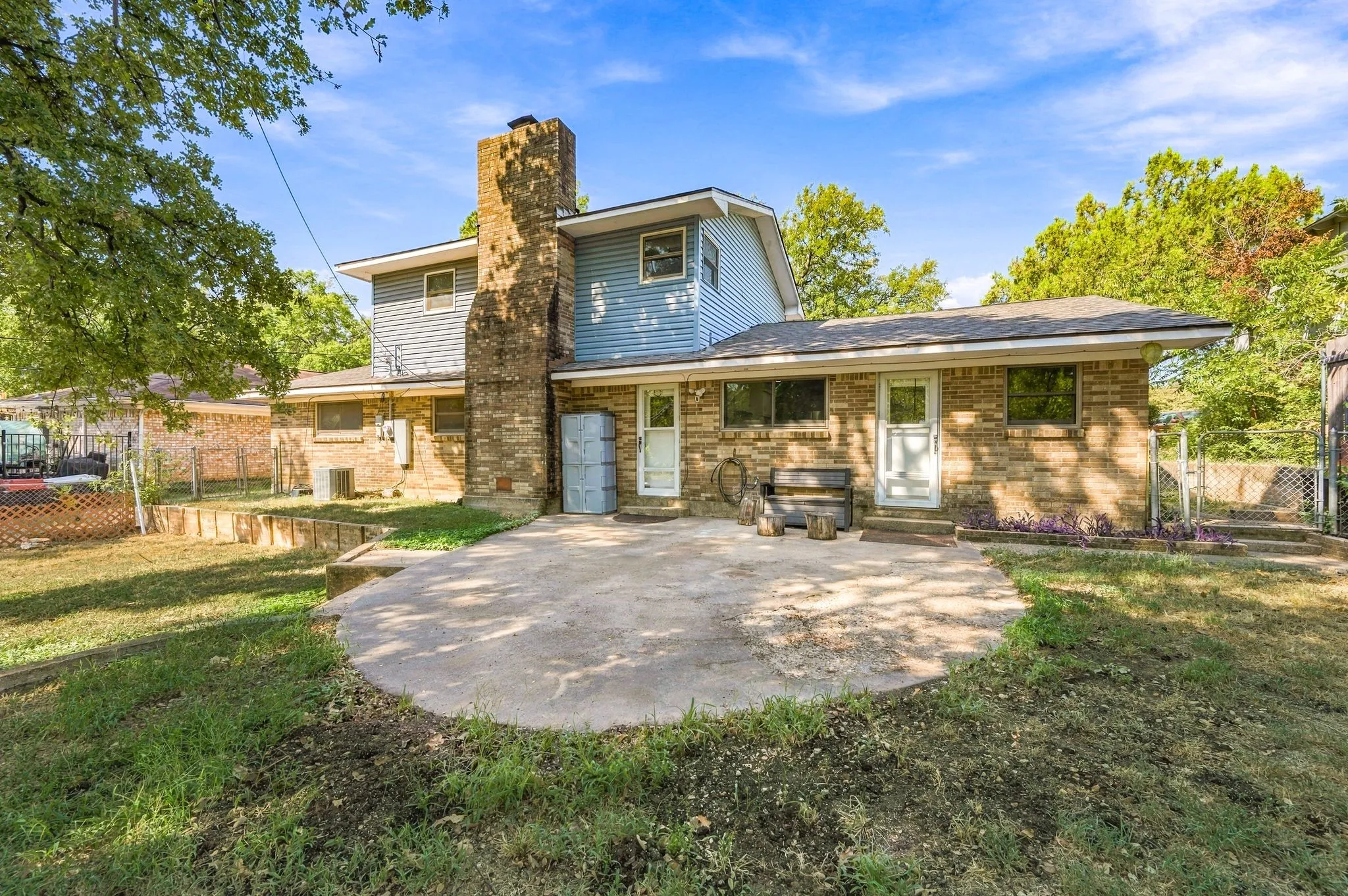 Single Family Residence For Sale in Tarrant County , 924 Wade Drive, Bedford, Texas 76022, 4 Bedroom, 2 Bathroom, Garage spaces, 2,255 Sqft, built in 1961, mls#21382679, Real Estate Agent in Bedford, Homes For Sale in Tarrant county, Homes For Sale in Bedford, Realtor in Bedford Texas, Real Estate Brokerage Independent Realty Texas, Luminita Cordes Realtor