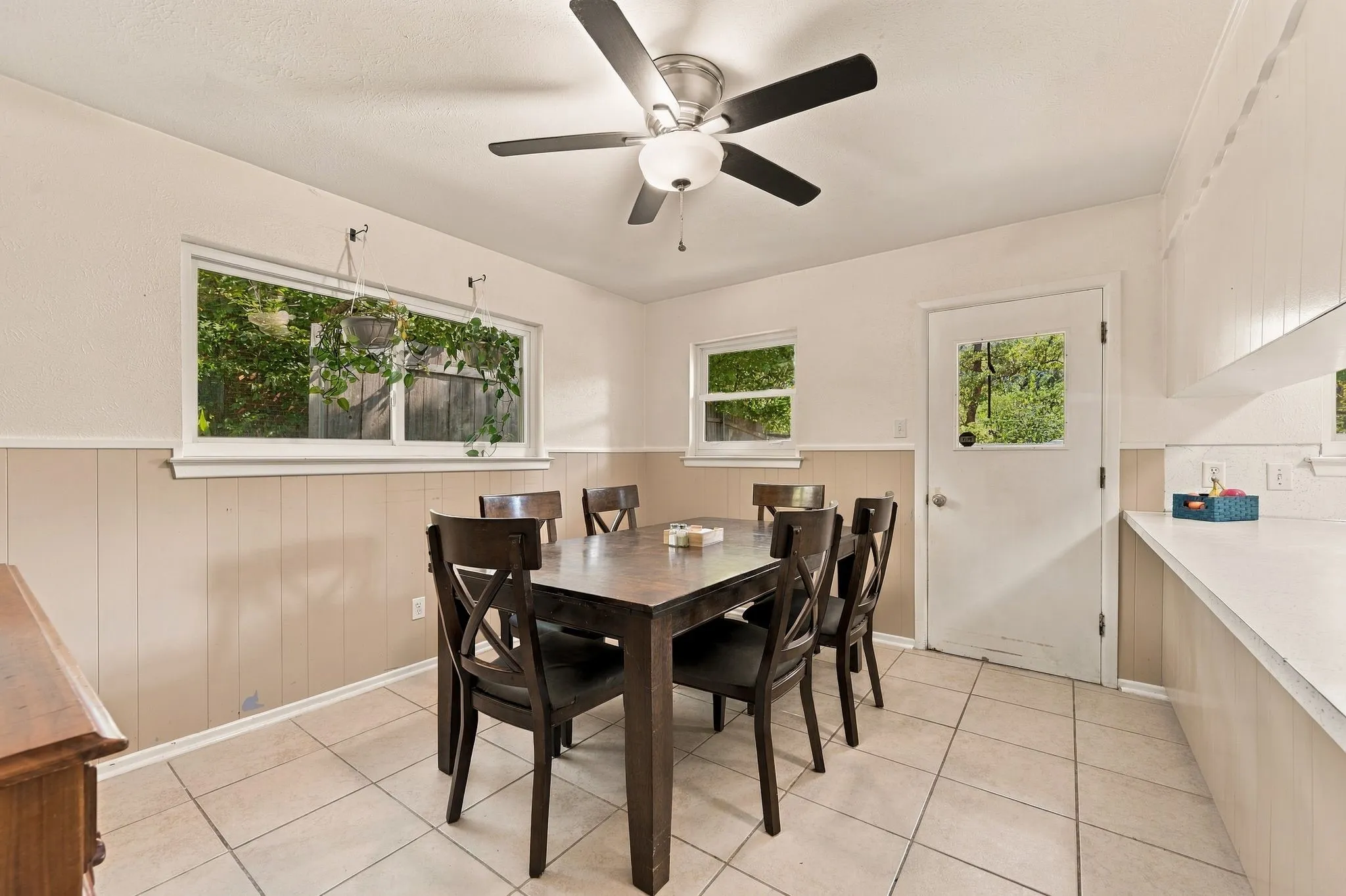 Single Family Residence For Sale in Tarrant County , 924 Wade Drive, Bedford, Texas 76022, 4 Bedroom, 2 Bathroom, Garage spaces, 2,255 Sqft, built in 1961, mls#21382679, Real Estate Agent in Bedford, Homes For Sale in Tarrant county, Homes For Sale in Bedford, Realtor in Bedford Texas, Real Estate Brokerage Independent Realty Texas, Luminita Cordes Realtor