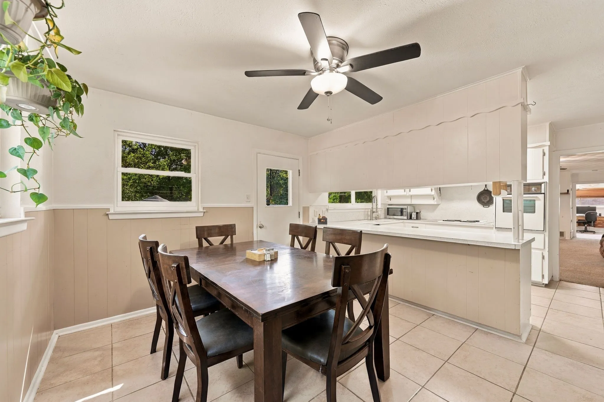 Single Family Residence For Sale in Tarrant County , 924 Wade Drive, Bedford, Texas 76022, 4 Bedroom, 2 Bathroom, Garage spaces, 2,255 Sqft, built in 1961, mls#21382679, Real Estate Agent in Bedford, Homes For Sale in Tarrant county, Homes For Sale in Bedford, Realtor in Bedford Texas, Real Estate Brokerage Independent Realty Texas, Luminita Cordes Realtor