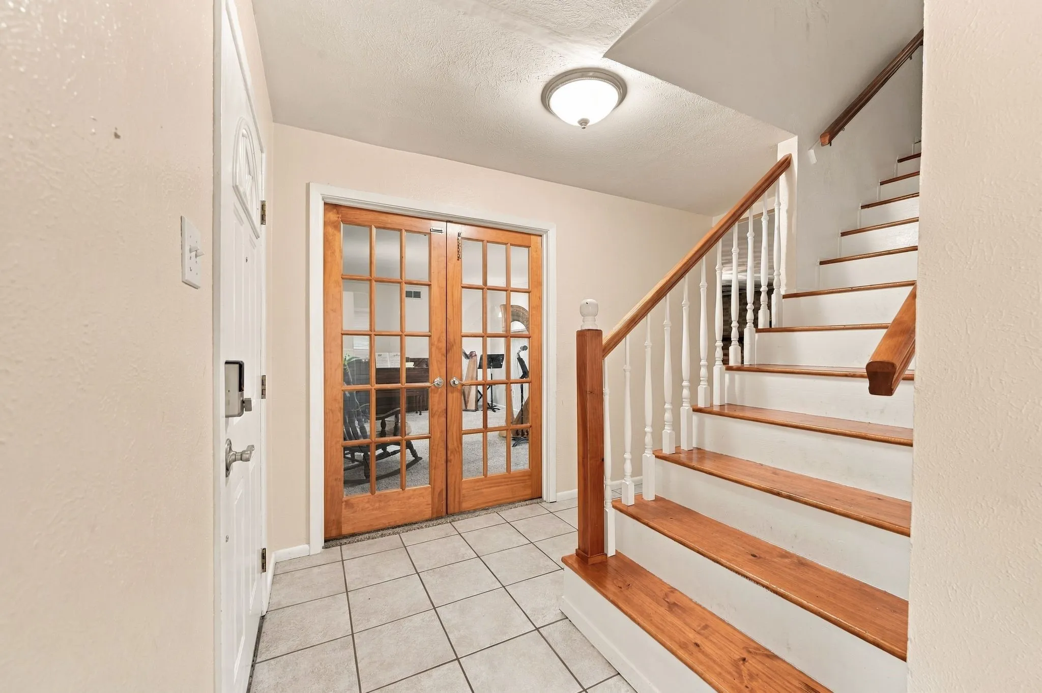 Single Family Residence For Sale in Tarrant County , 924 Wade Drive, Bedford, Texas 76022, 4 Bedroom, 2 Bathroom, Garage spaces, 2,255 Sqft, built in 1961, mls#21382679, Real Estate Agent in Bedford, Homes For Sale in Tarrant county, Homes For Sale in Bedford, Realtor in Bedford Texas, Real Estate Brokerage Independent Realty Texas, Luminita Cordes Realtor
