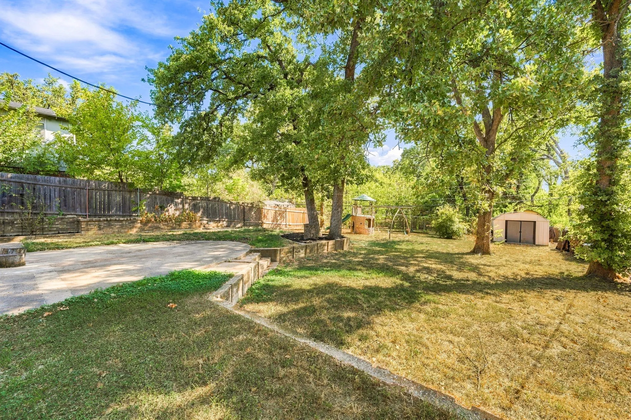 Single Family Residence For Sale in Tarrant County , 924 Wade Drive, Bedford, Texas 76022, 4 Bedroom, 2 Bathroom, Garage spaces, 2,255 Sqft, built in 1961, mls#21382679, Real Estate Agent in Bedford, Homes For Sale in Tarrant county, Homes For Sale in Bedford, Realtor in Bedford Texas, Real Estate Brokerage Independent Realty Texas, Luminita Cordes Realtor