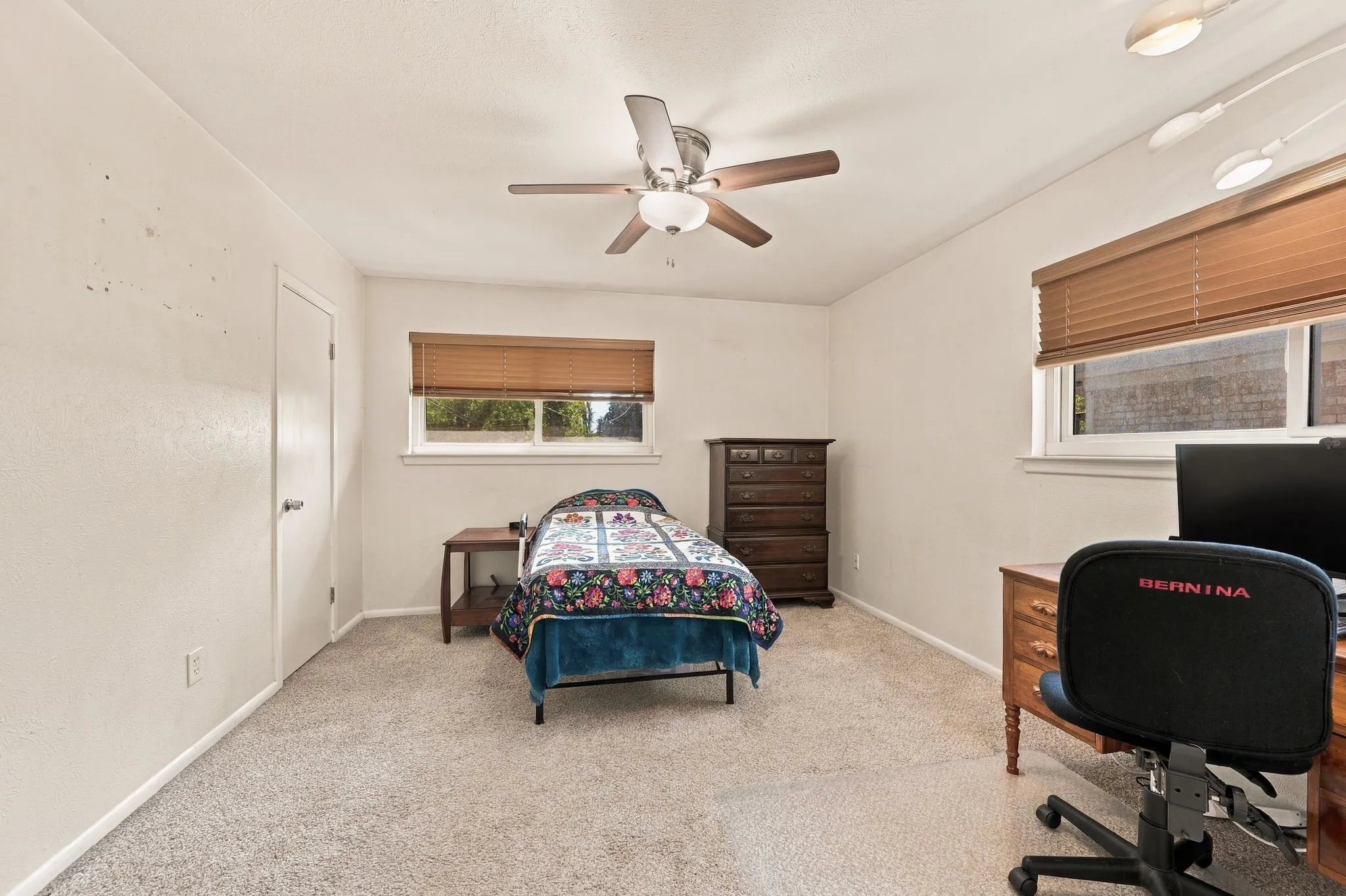 Single Family Residence For Sale in Tarrant County , 924 Wade Drive, Bedford, Texas 76022, 4 Bedroom, 2 Bathroom, Garage spaces, 2,255 Sqft, built in 1961, mls#21382679, Real Estate Agent in Bedford, Homes For Sale in Tarrant county, Homes For Sale in Bedford, Realtor in Bedford Texas, Real Estate Brokerage Independent Realty Texas, Luminita Cordes Realtor