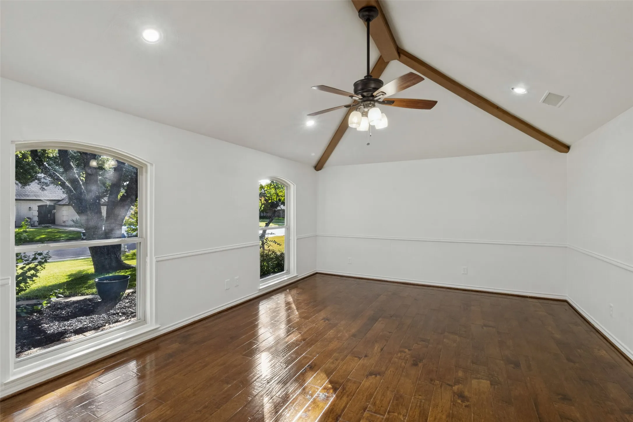 Single Family Residence For Sale in Dallas County , 16308 Fallkirk Drive, Dallas, Texas 75248, 4 Bedroom, 3 Bathroom, 2 Garage spaces, 3,221 Sqft, built in 1976, mls#21387950, Real Estate Agent in Dallas, Homes For Sale in Dallas county, Homes For Sale in Dallas, Realtor in Dallas Texas, Real Estate Brokerage Independent Realty Texas, Luminita Cordes Realtor