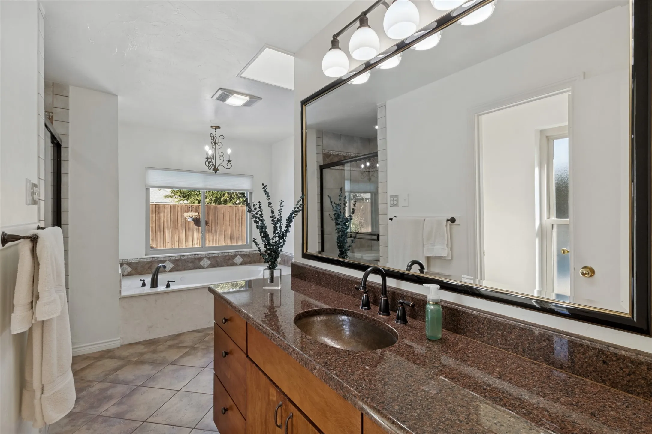 Single Family Residence For Sale in Dallas County , 16308 Fallkirk Drive, Dallas, Texas 75248, 4 Bedroom, 3 Bathroom, 2 Garage spaces, 3,221 Sqft, built in 1976, mls#21387950, Real Estate Agent in Dallas, Homes For Sale in Dallas county, Homes For Sale in Dallas, Realtor in Dallas Texas, Real Estate Brokerage Independent Realty Texas, Luminita Cordes Realtor