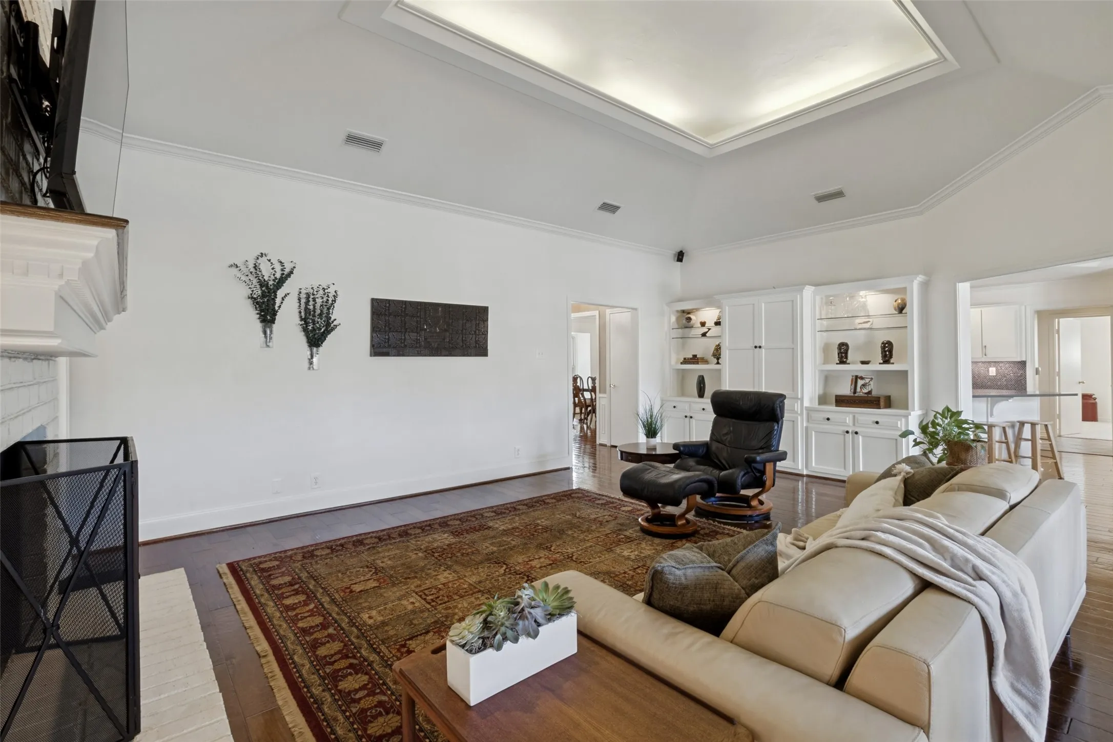 Single Family Residence For Sale in Dallas County , 16308 Fallkirk Drive, Dallas, Texas 75248, 4 Bedroom, 3 Bathroom, 2 Garage spaces, 3,221 Sqft, built in 1976, mls#21387950, Real Estate Agent in Dallas, Homes For Sale in Dallas county, Homes For Sale in Dallas, Realtor in Dallas Texas, Real Estate Brokerage Independent Realty Texas, Luminita Cordes Realtor