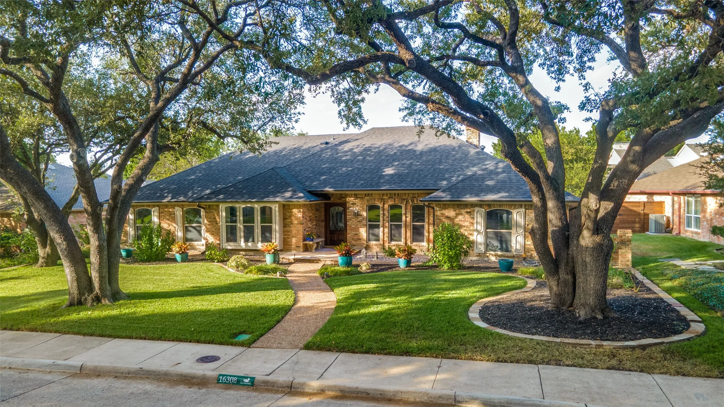 Single Family Residence For Sale in Dallas County , 16308 Fallkirk Drive, Dallas, Texas 75248, 4 Bedroom, 3 Bathroom, 2 Garage spaces, 3,221 Sqft, built in 1976, mls#21387950, Real Estate Agent in Dallas, Homes For Sale in Dallas county, Homes For Sale in Dallas, Realtor in Dallas Texas, Real Estate Brokerage Independent Realty Texas, Luminita Cordes Realtor