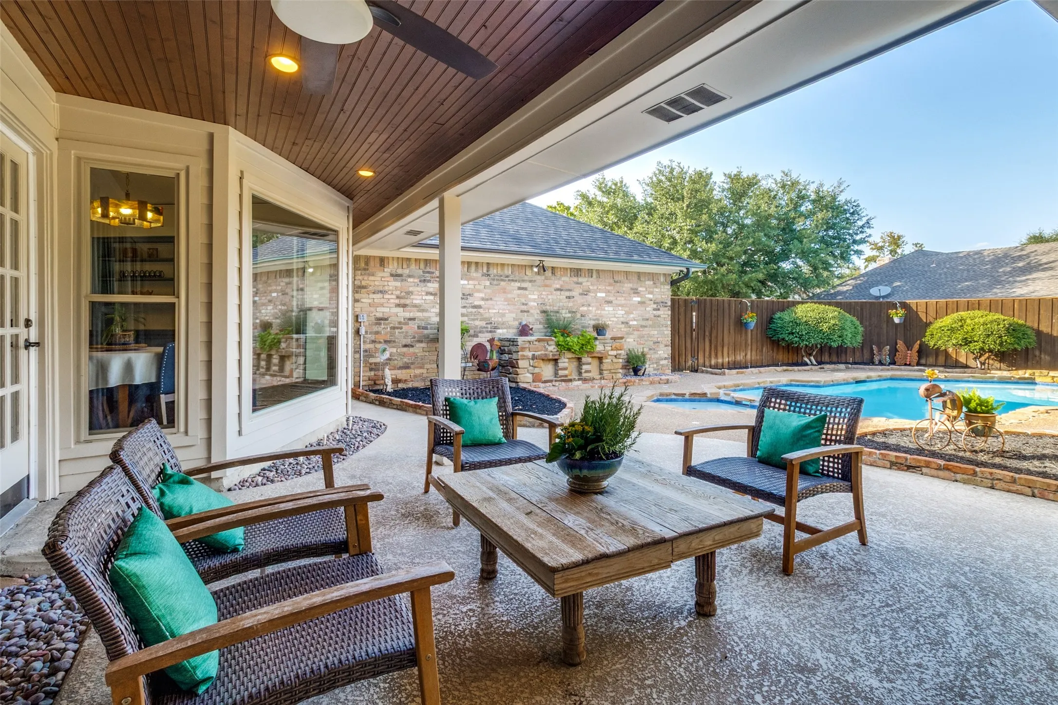 Single Family Residence For Sale in Dallas County , 16308 Fallkirk Drive, Dallas, Texas 75248, 4 Bedroom, 3 Bathroom, 2 Garage spaces, 3,221 Sqft, built in 1976, mls#21387950, Real Estate Agent in Dallas, Homes For Sale in Dallas county, Homes For Sale in Dallas, Realtor in Dallas Texas, Real Estate Brokerage Independent Realty Texas, Luminita Cordes Realtor