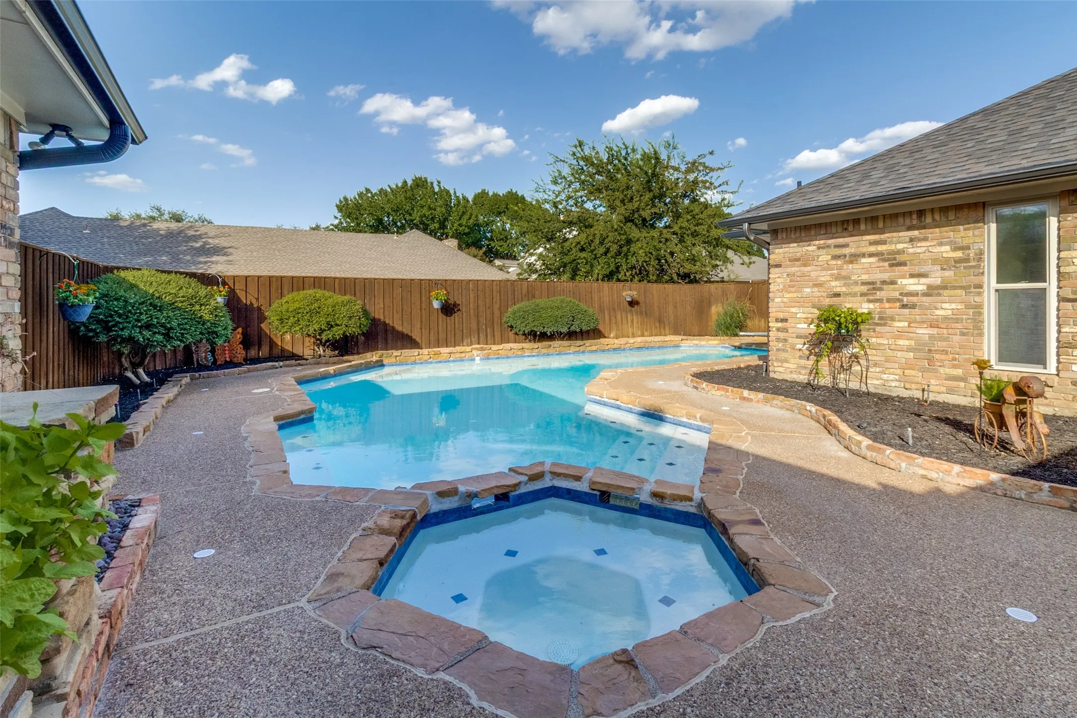 Single Family Residence For Sale in Dallas County , 16308 Fallkirk Drive, Dallas, Texas 75248, 4 Bedroom, 3 Bathroom, 2 Garage spaces, 3,221 Sqft, built in 1976, mls#21387950, Real Estate Agent in Dallas, Homes For Sale in Dallas county, Homes For Sale in Dallas, Realtor in Dallas Texas, Real Estate Brokerage Independent Realty Texas, Luminita Cordes Realtor