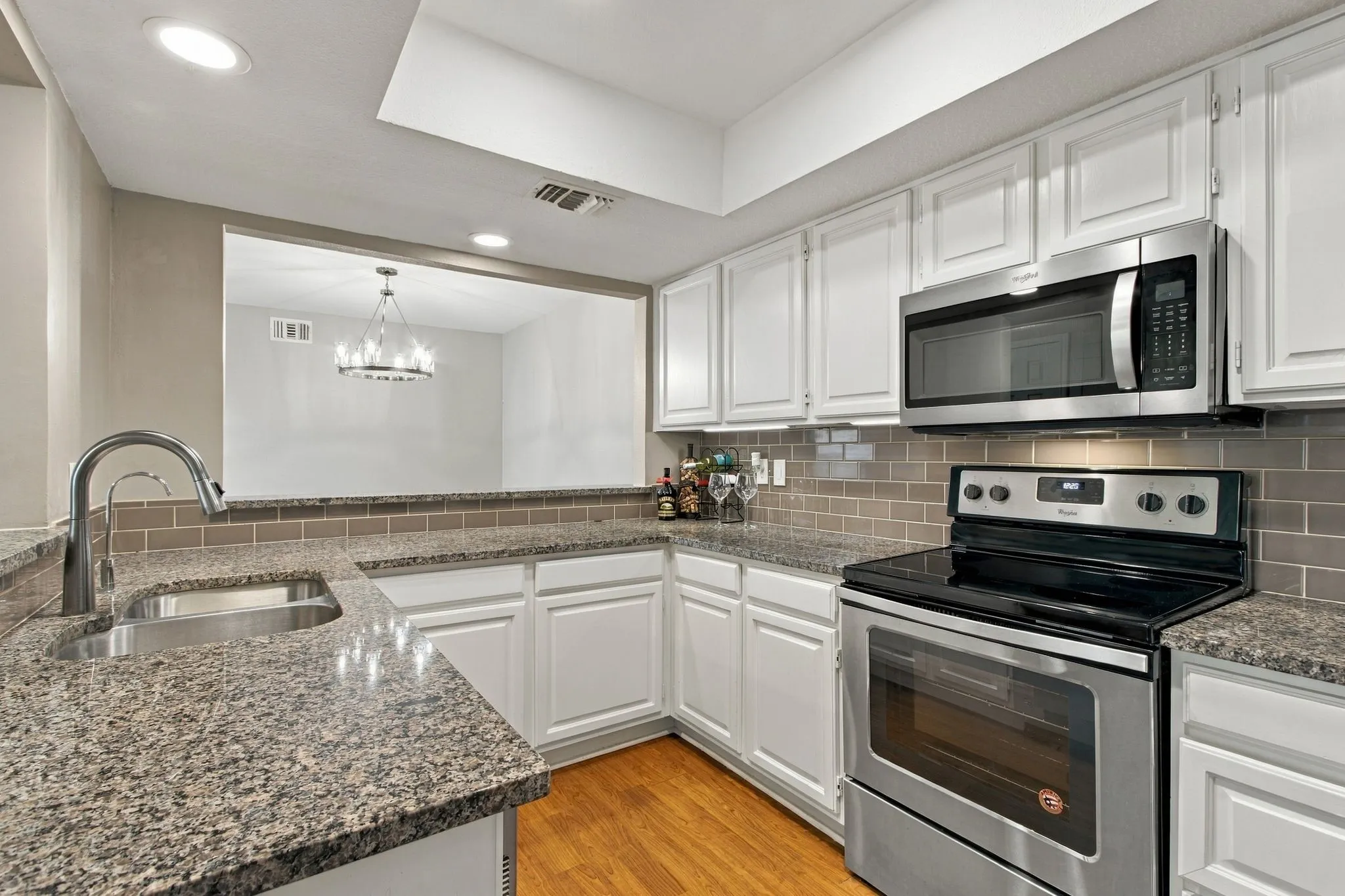 Single Family Residence For Sale in Dallas County , 1345 Jeanette Way, Carrollton, Texas 75006, 4 Bedroom, 3 Bathroom, 2 Garage spaces, 2,589 Sqft, built in 1987, mls#21386115, Real Estate Agent in Carrollton, Homes For Sale in Dallas county, Homes For Sale in Carrollton, Realtor in Carrollton Texas, Real Estate Brokerage Independent Realty Texas, Luminita Cordes Realtor
