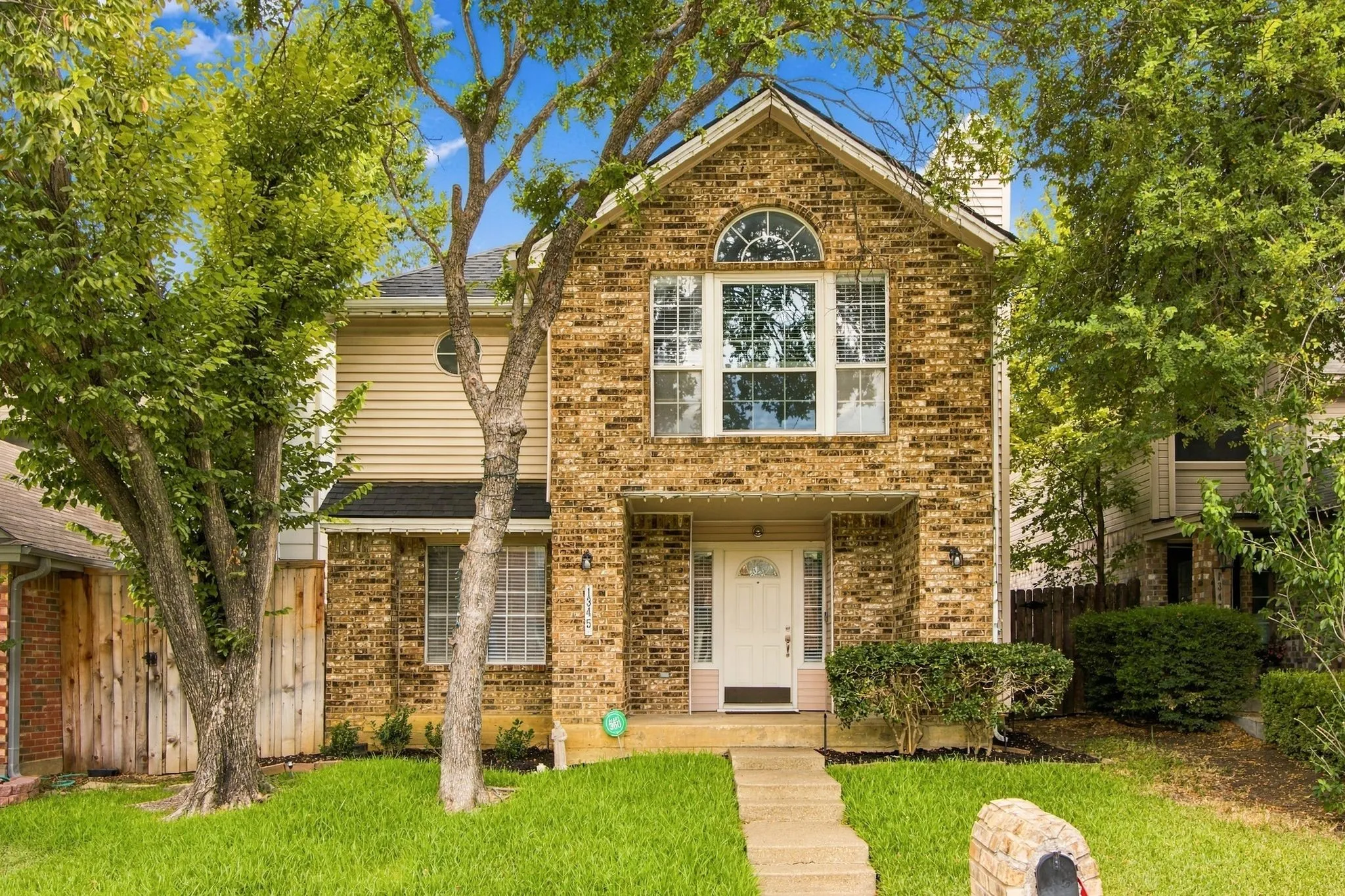 Single Family Residence For Sale in Dallas County , 1345 Jeanette Way, Carrollton, Texas 75006, 4 Bedroom, 3 Bathroom, 2 Garage spaces, 2,589 Sqft, built in 1987, mls#21386115, Real Estate Agent in Carrollton, Homes For Sale in Dallas county, Homes For Sale in Carrollton, Realtor in Carrollton Texas, Real Estate Brokerage Independent Realty Texas, Luminita Cordes Realtor