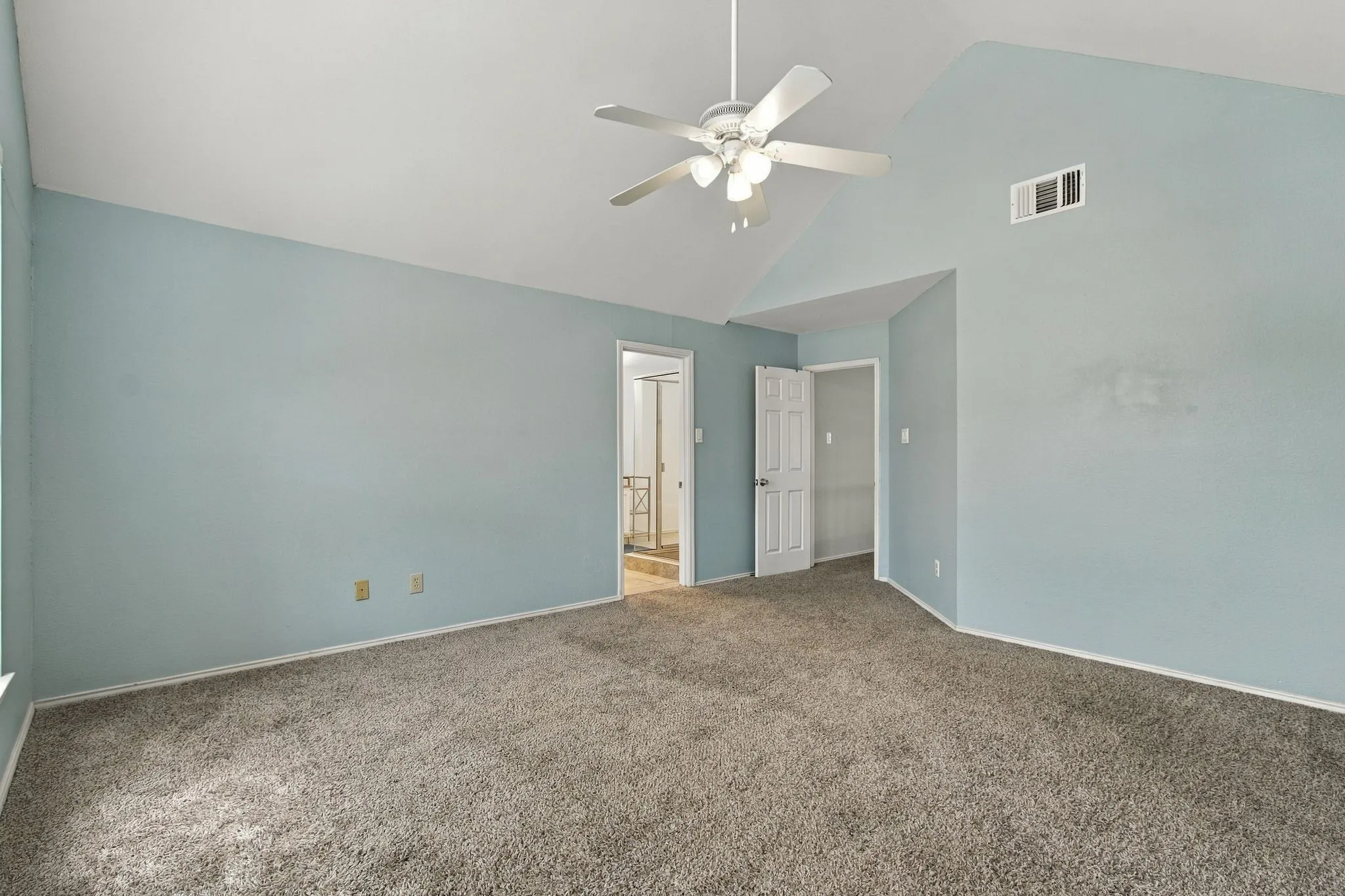 Single Family Residence For Sale in Dallas County , 1345 Jeanette Way, Carrollton, Texas 75006, 4 Bedroom, 3 Bathroom, 2 Garage spaces, 2,589 Sqft, built in 1987, mls#21386115, Real Estate Agent in Carrollton, Homes For Sale in Dallas county, Homes For Sale in Carrollton, Realtor in Carrollton Texas, Real Estate Brokerage Independent Realty Texas, Luminita Cordes Realtor