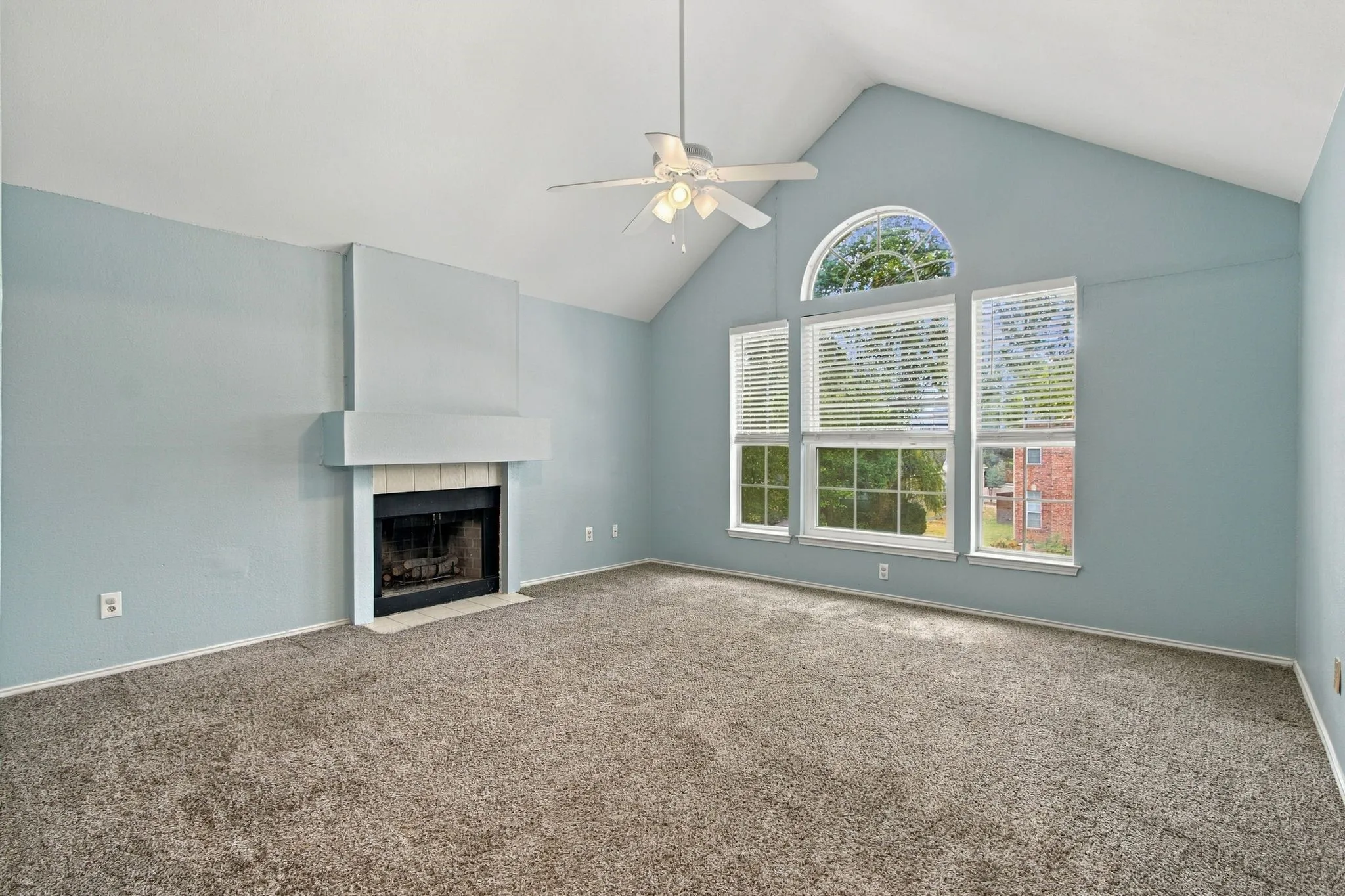 Single Family Residence For Sale in Dallas County , 1345 Jeanette Way, Carrollton, Texas 75006, 4 Bedroom, 3 Bathroom, 2 Garage spaces, 2,589 Sqft, built in 1987, mls#21386115, Real Estate Agent in Carrollton, Homes For Sale in Dallas county, Homes For Sale in Carrollton, Realtor in Carrollton Texas, Real Estate Brokerage Independent Realty Texas, Luminita Cordes Realtor