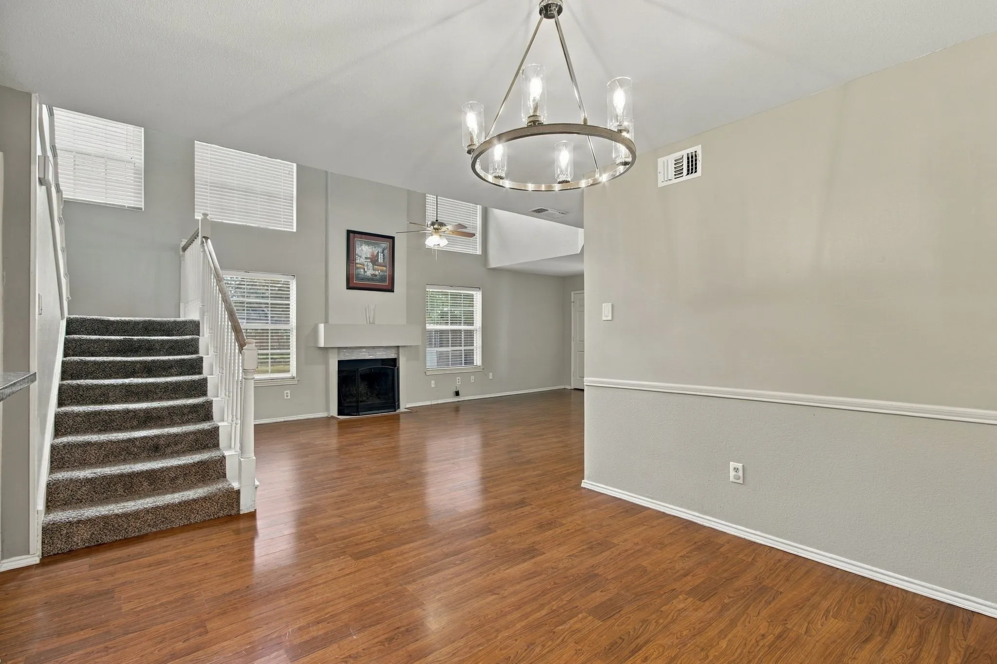Single Family Residence For Sale in Dallas County , 1345 Jeanette Way, Carrollton, Texas 75006, 4 Bedroom, 3 Bathroom, 2 Garage spaces, 2,589 Sqft, built in 1987, mls#21386115, Real Estate Agent in Carrollton, Homes For Sale in Dallas county, Homes For Sale in Carrollton, Realtor in Carrollton Texas, Real Estate Brokerage Independent Realty Texas, Luminita Cordes Realtor