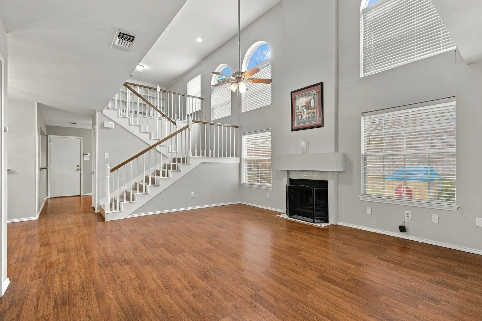 Single Family Residence For Sale in Dallas County , 1345 Jeanette Way, Carrollton, Texas 75006, 4 Bedroom, 3 Bathroom, 2 Garage spaces, 2,589 Sqft, built in 1987, mls#21386115, Real Estate Agent in Carrollton, Homes For Sale in Dallas county, Homes For Sale in Carrollton, Realtor in Carrollton Texas, Real Estate Brokerage Independent Realty Texas, Luminita Cordes Realtor