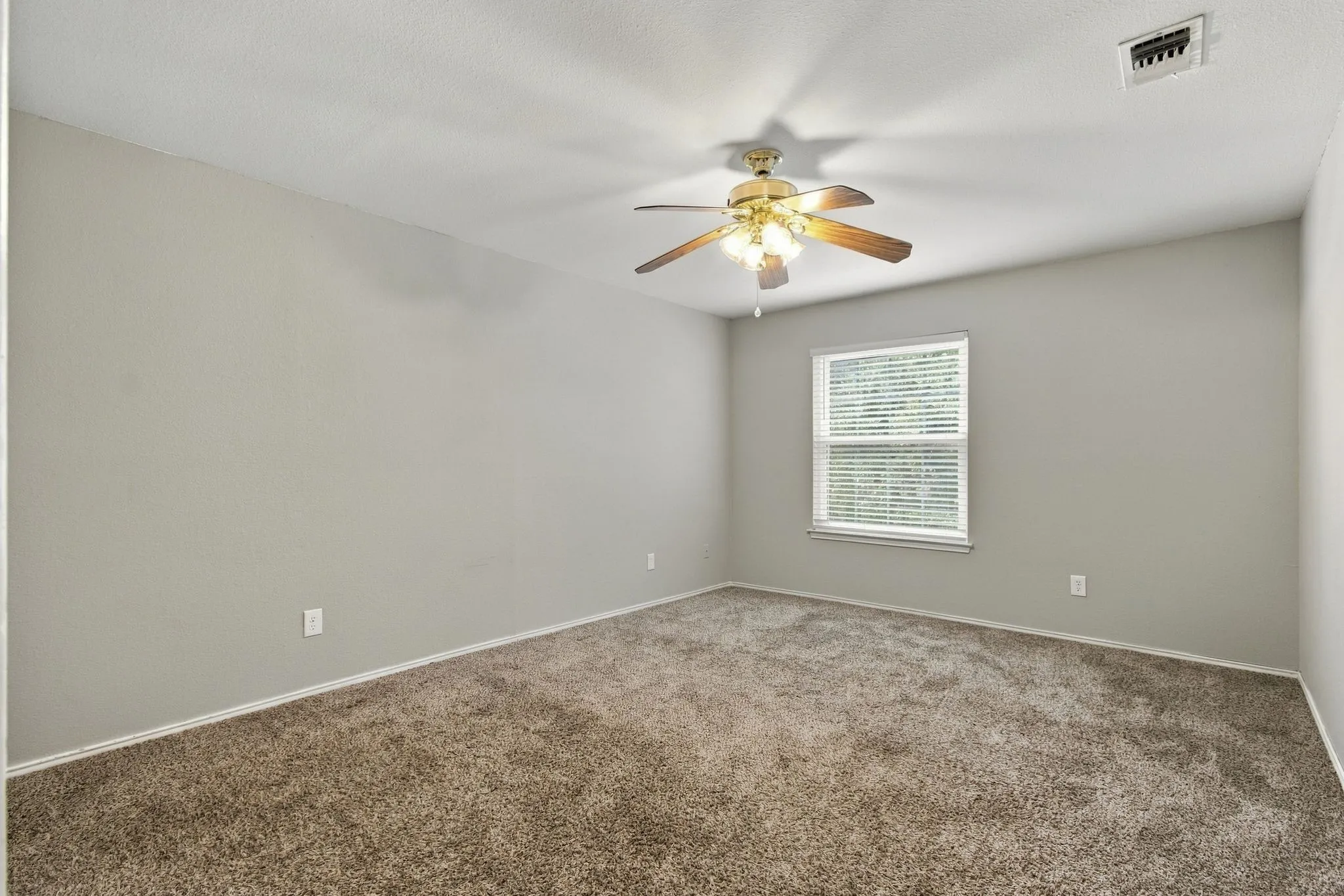 Single Family Residence For Sale in Dallas County , 1345 Jeanette Way, Carrollton, Texas 75006, 4 Bedroom, 3 Bathroom, 2 Garage spaces, 2,589 Sqft, built in 1987, mls#21386115, Real Estate Agent in Carrollton, Homes For Sale in Dallas county, Homes For Sale in Carrollton, Realtor in Carrollton Texas, Real Estate Brokerage Independent Realty Texas, Luminita Cordes Realtor