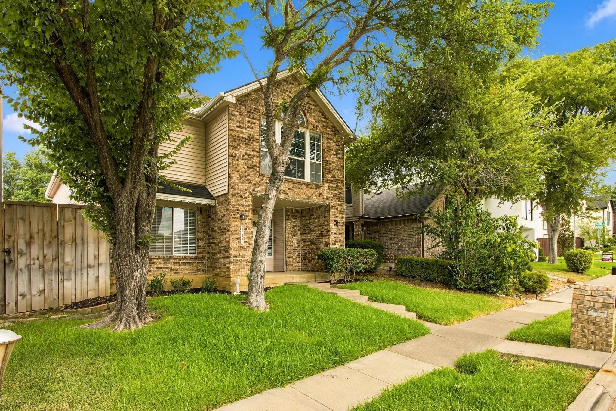 Single Family Residence For Sale in Dallas County , 1345 Jeanette Way, Carrollton, Texas 75006, 4 Bedroom, 3 Bathroom, 2 Garage spaces, 2,589 Sqft, built in 1987, mls#21386115, Real Estate Agent in Carrollton, Homes For Sale in Dallas county, Homes For Sale in Carrollton, Realtor in Carrollton Texas, Real Estate Brokerage Independent Realty Texas, Luminita Cordes Realtor
