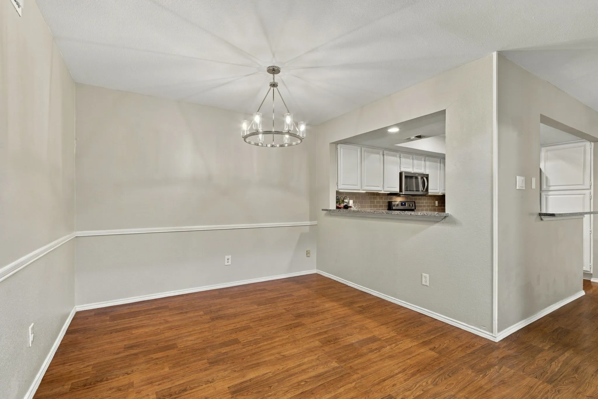 Single Family Residence For Sale in Dallas County , 1345 Jeanette Way, Carrollton, Texas 75006, 4 Bedroom, 3 Bathroom, 2 Garage spaces, 2,589 Sqft, built in 1987, mls#21386115, Real Estate Agent in Carrollton, Homes For Sale in Dallas county, Homes For Sale in Carrollton, Realtor in Carrollton Texas, Real Estate Brokerage Independent Realty Texas, Luminita Cordes Realtor