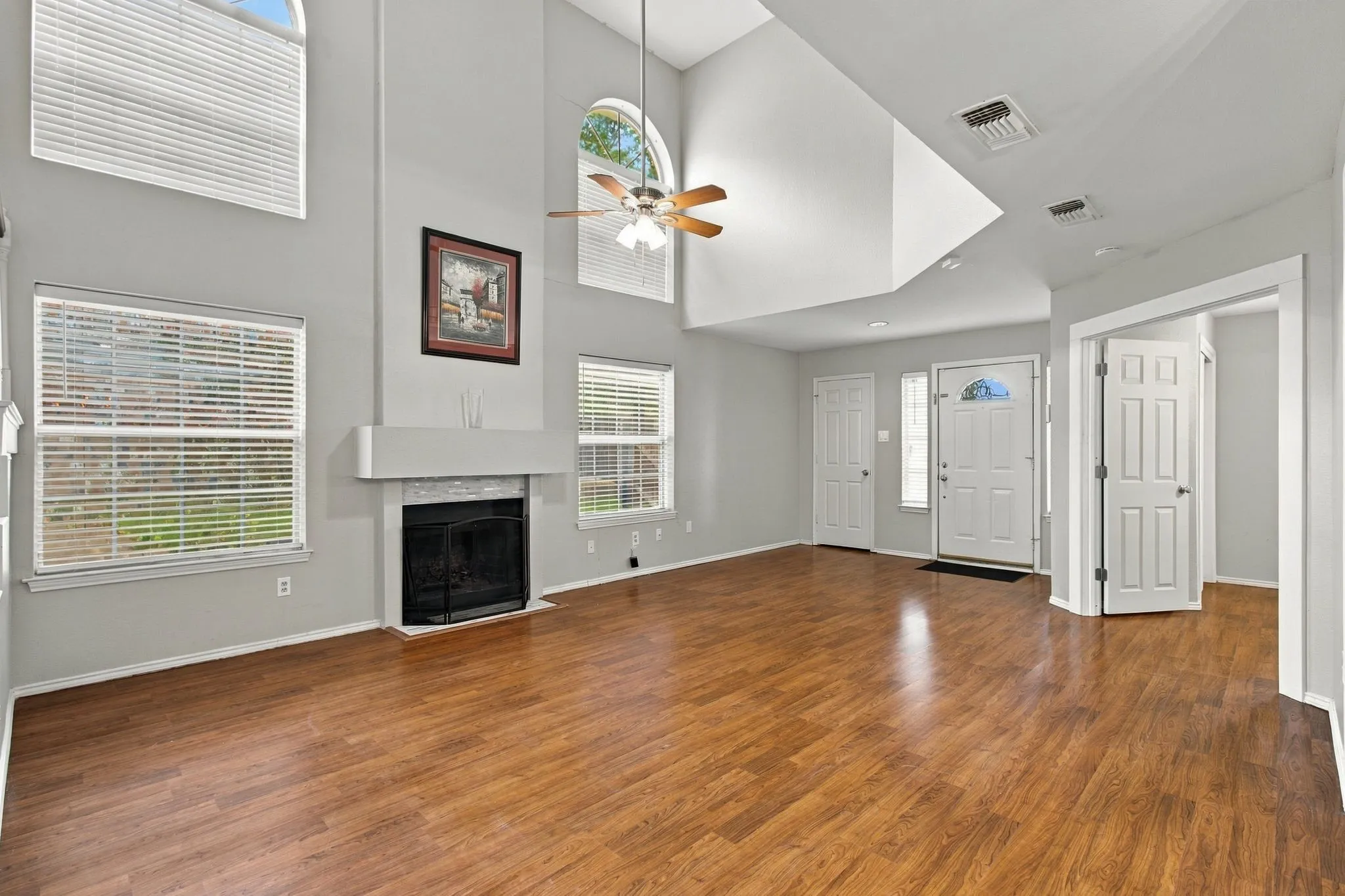 Single Family Residence For Sale in Dallas County , 1345 Jeanette Way, Carrollton, Texas 75006, 4 Bedroom, 3 Bathroom, 2 Garage spaces, 2,589 Sqft, built in 1987, mls#21386115, Real Estate Agent in Carrollton, Homes For Sale in Dallas county, Homes For Sale in Carrollton, Realtor in Carrollton Texas, Real Estate Brokerage Independent Realty Texas, Luminita Cordes Realtor