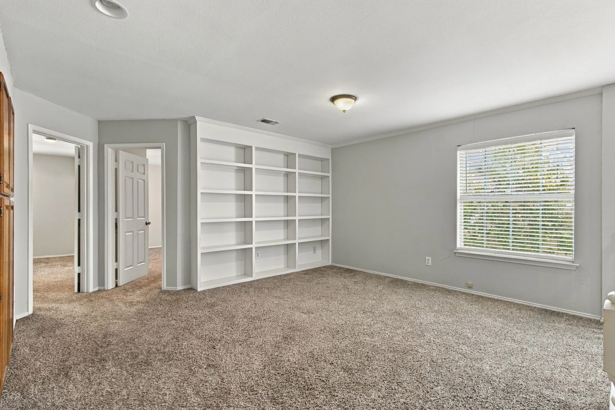 Single Family Residence For Sale in Dallas County , 1345 Jeanette Way, Carrollton, Texas 75006, 4 Bedroom, 3 Bathroom, 2 Garage spaces, 2,589 Sqft, built in 1987, mls#21386115, Real Estate Agent in Carrollton, Homes For Sale in Dallas county, Homes For Sale in Carrollton, Realtor in Carrollton Texas, Real Estate Brokerage Independent Realty Texas, Luminita Cordes Realtor