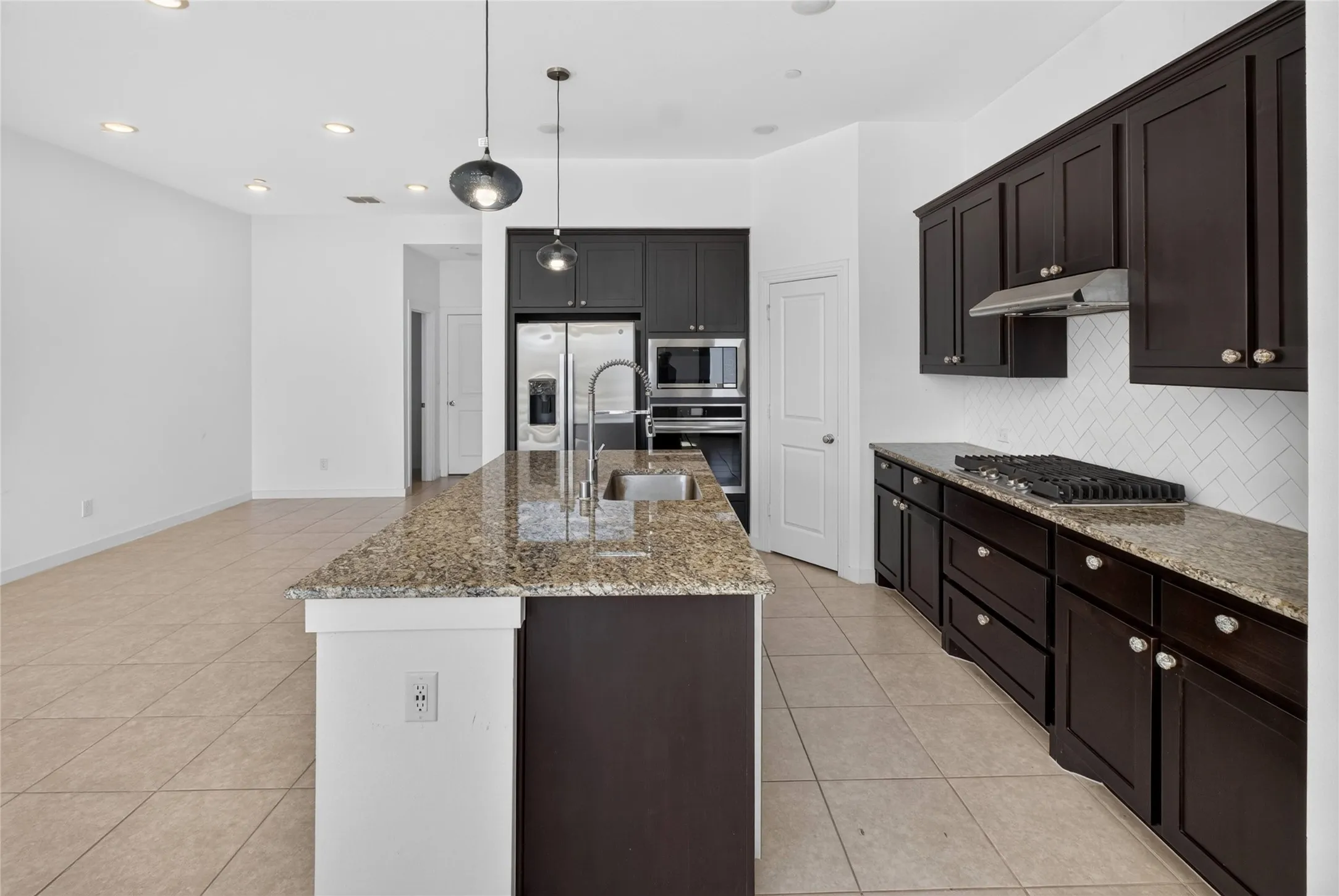 Townhouse For Rent in Collin County , 309 Sugarmaple Lane, Mc Kinney, Texas 75071, 3 Bedroom, 3 Bathroom, 2 Garage spaces, 1,819 Sqft, built in 2022, mls#21390291, Real Estate Agent in Mc Kinney, Homes For Rent in Collin county, Homes For Rent in Mc Kinney, Realtor in Mc Kinney Texas, Real Estate Brokerage Independent Realty Texas, Luminita Cordes Realtor
