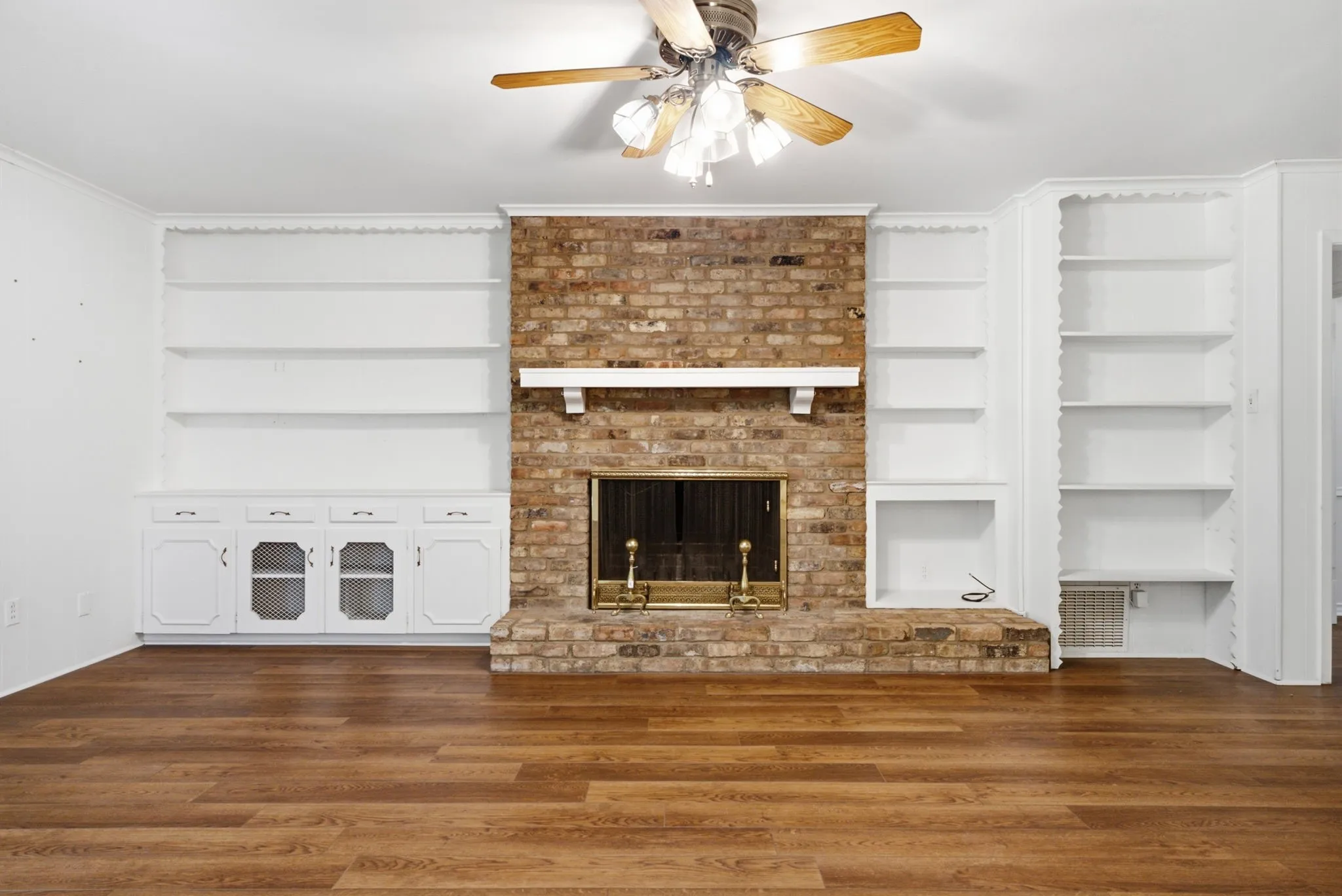 Single Family Residence For Sale in Smith County , 2926 S Keaton Avenue, Tyler, Texas 75701, 3 Bedroom, 2 Bathroom, 2 Garage spaces, 2,177 Sqft, built in 1961, mls#21390307, Real Estate Agent in Tyler, Homes For Sale in Smith county, Homes For Sale in Tyler, Realtor in Tyler Texas, Real Estate Brokerage Independent Realty Texas, Luminita Cordes Realtor