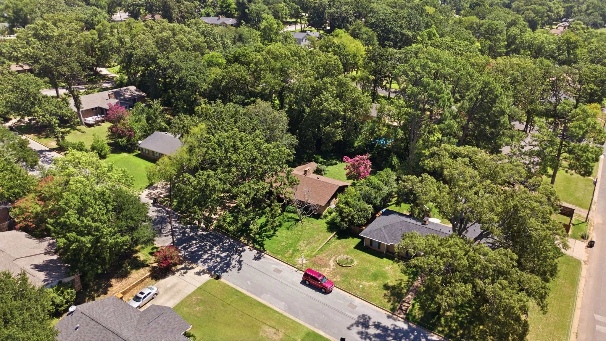 Single Family Residence For Sale in Smith County , 2926 S Keaton Avenue, Tyler, Texas 75701, 3 Bedroom, 2 Bathroom, 2 Garage spaces, 2,177 Sqft, built in 1961, mls#21390307, Real Estate Agent in Tyler, Homes For Sale in Smith county, Homes For Sale in Tyler, Realtor in Tyler Texas, Real Estate Brokerage Independent Realty Texas, Luminita Cordes Realtor