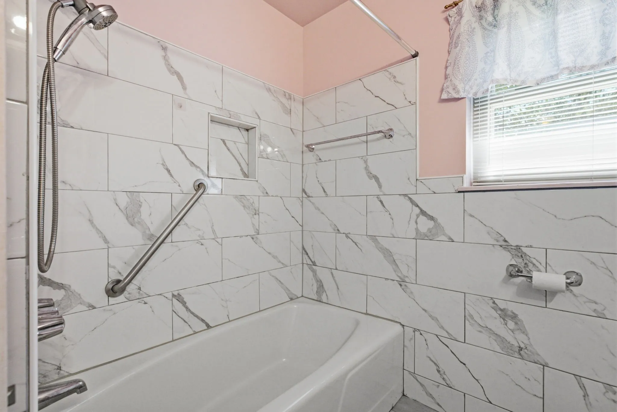 Single Family Residence For Sale in Smith County , 2926 S Keaton Avenue, Tyler, Texas 75701, 3 Bedroom, 2 Bathroom, 2 Garage spaces, 2,177 Sqft, built in 1961, mls#21390307, Real Estate Agent in Tyler, Homes For Sale in Smith county, Homes For Sale in Tyler, Realtor in Tyler Texas, Real Estate Brokerage Independent Realty Texas, Luminita Cordes Realtor