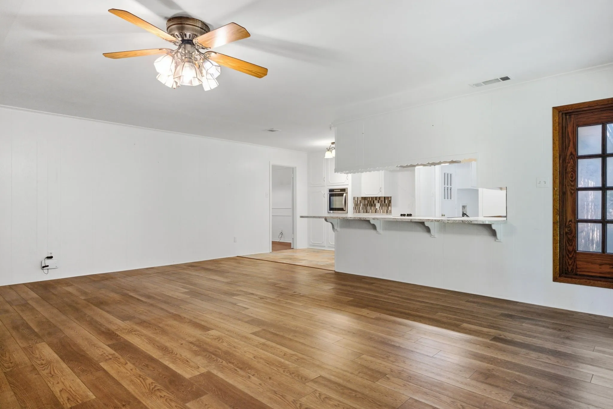 Single Family Residence For Sale in Smith County , 2926 S Keaton Avenue, Tyler, Texas 75701, 3 Bedroom, 2 Bathroom, 2 Garage spaces, 2,177 Sqft, built in 1961, mls#21390307, Real Estate Agent in Tyler, Homes For Sale in Smith county, Homes For Sale in Tyler, Realtor in Tyler Texas, Real Estate Brokerage Independent Realty Texas, Luminita Cordes Realtor