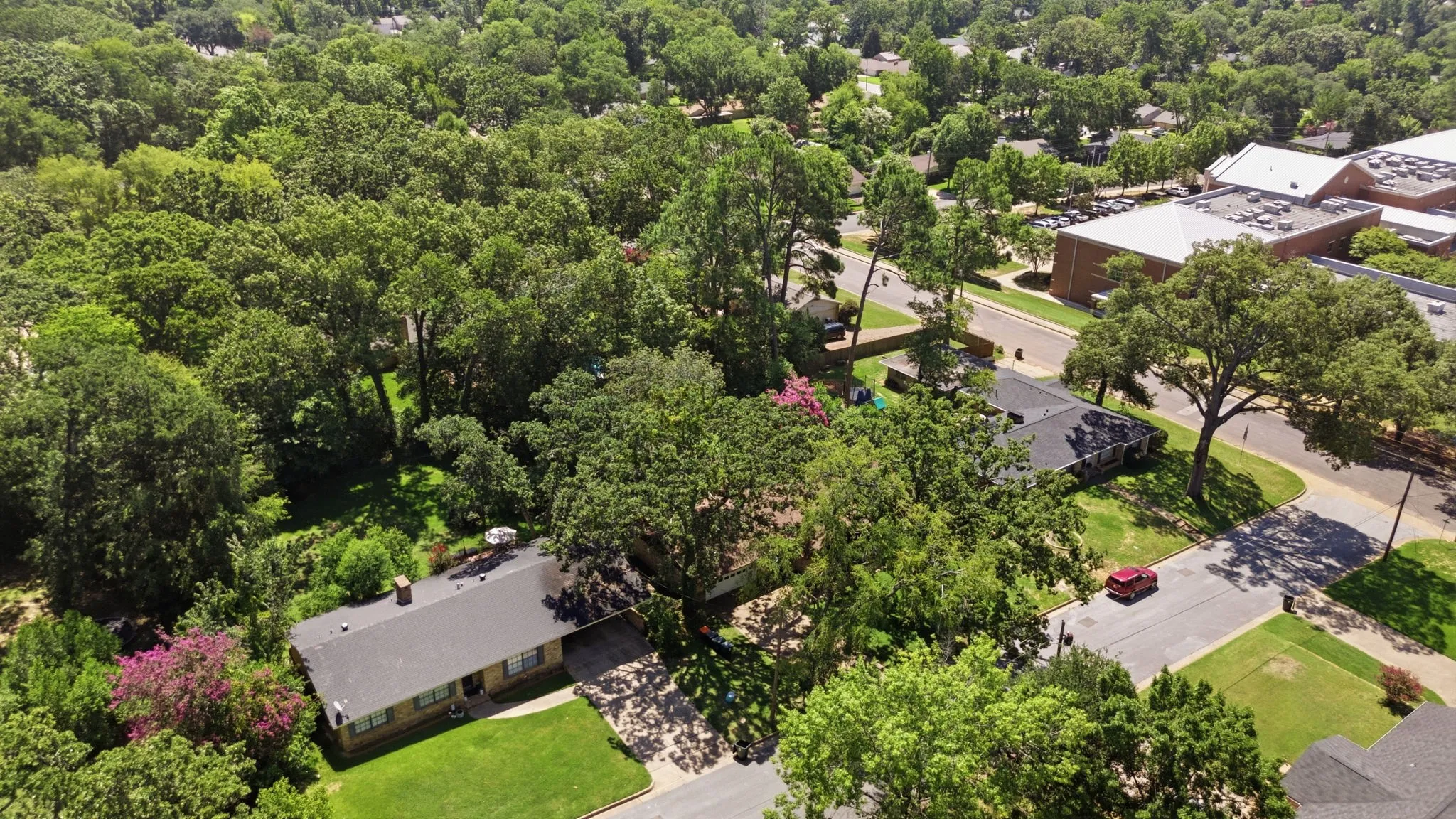Single Family Residence For Sale in Smith County , 2926 S Keaton Avenue, Tyler, Texas 75701, 3 Bedroom, 2 Bathroom, 2 Garage spaces, 2,177 Sqft, built in 1961, mls#21390307, Real Estate Agent in Tyler, Homes For Sale in Smith county, Homes For Sale in Tyler, Realtor in Tyler Texas, Real Estate Brokerage Independent Realty Texas, Luminita Cordes Realtor
