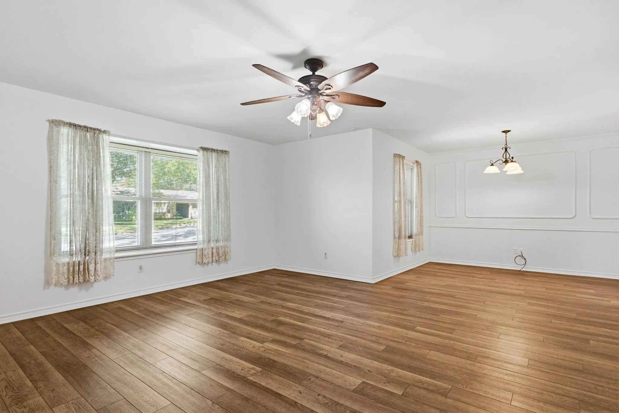 Single Family Residence For Sale in Smith County , 2926 S Keaton Avenue, Tyler, Texas 75701, 3 Bedroom, 2 Bathroom, 2 Garage spaces, 2,177 Sqft, built in 1961, mls#21390307, Real Estate Agent in Tyler, Homes For Sale in Smith county, Homes For Sale in Tyler, Realtor in Tyler Texas, Real Estate Brokerage Independent Realty Texas, Luminita Cordes Realtor