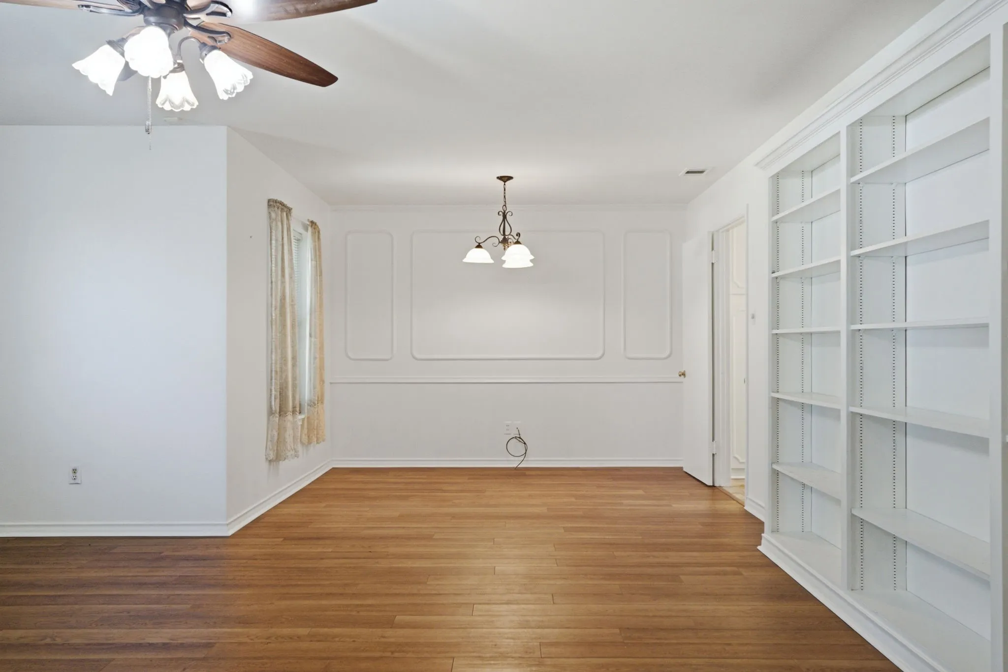 Single Family Residence For Sale in Smith County , 2926 S Keaton Avenue, Tyler, Texas 75701, 3 Bedroom, 2 Bathroom, 2 Garage spaces, 2,177 Sqft, built in 1961, mls#21390307, Real Estate Agent in Tyler, Homes For Sale in Smith county, Homes For Sale in Tyler, Realtor in Tyler Texas, Real Estate Brokerage Independent Realty Texas, Luminita Cordes Realtor
