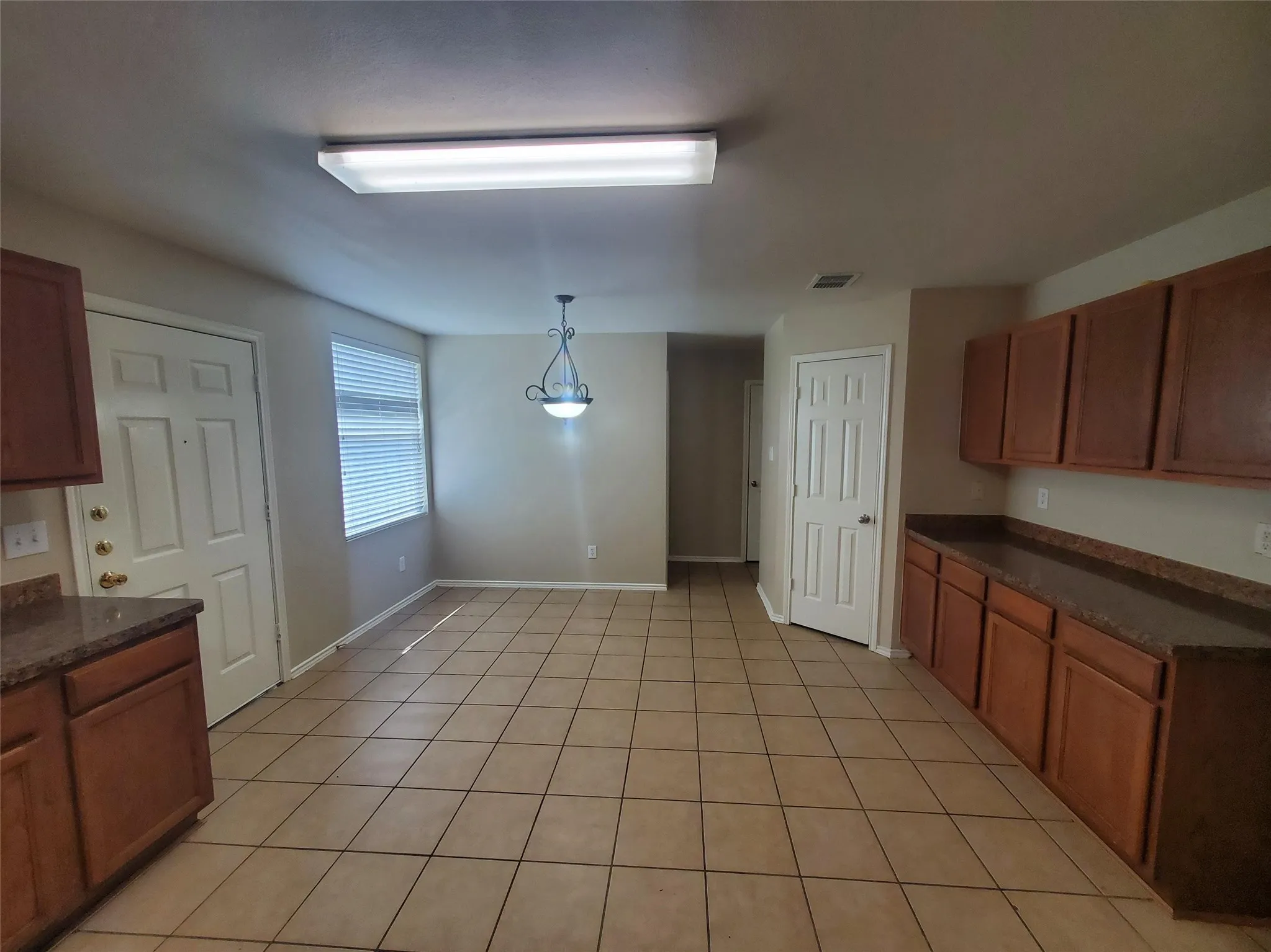 Single Family Residence For Rent in Dallas County , 2512 Comstock Lane, Mesquite, Texas 75181, 4 Bedroom, 3 Bathroom, 2 Garage spaces, 3,089 Sqft, built in 2006, mls#21390310, Real Estate Agent in Mesquite, Homes For Rent in Dallas county, Homes For Rent in Mesquite, Realtor in Mesquite Texas, Real Estate Brokerage Independent Realty Texas, Luminita Cordes Realtor