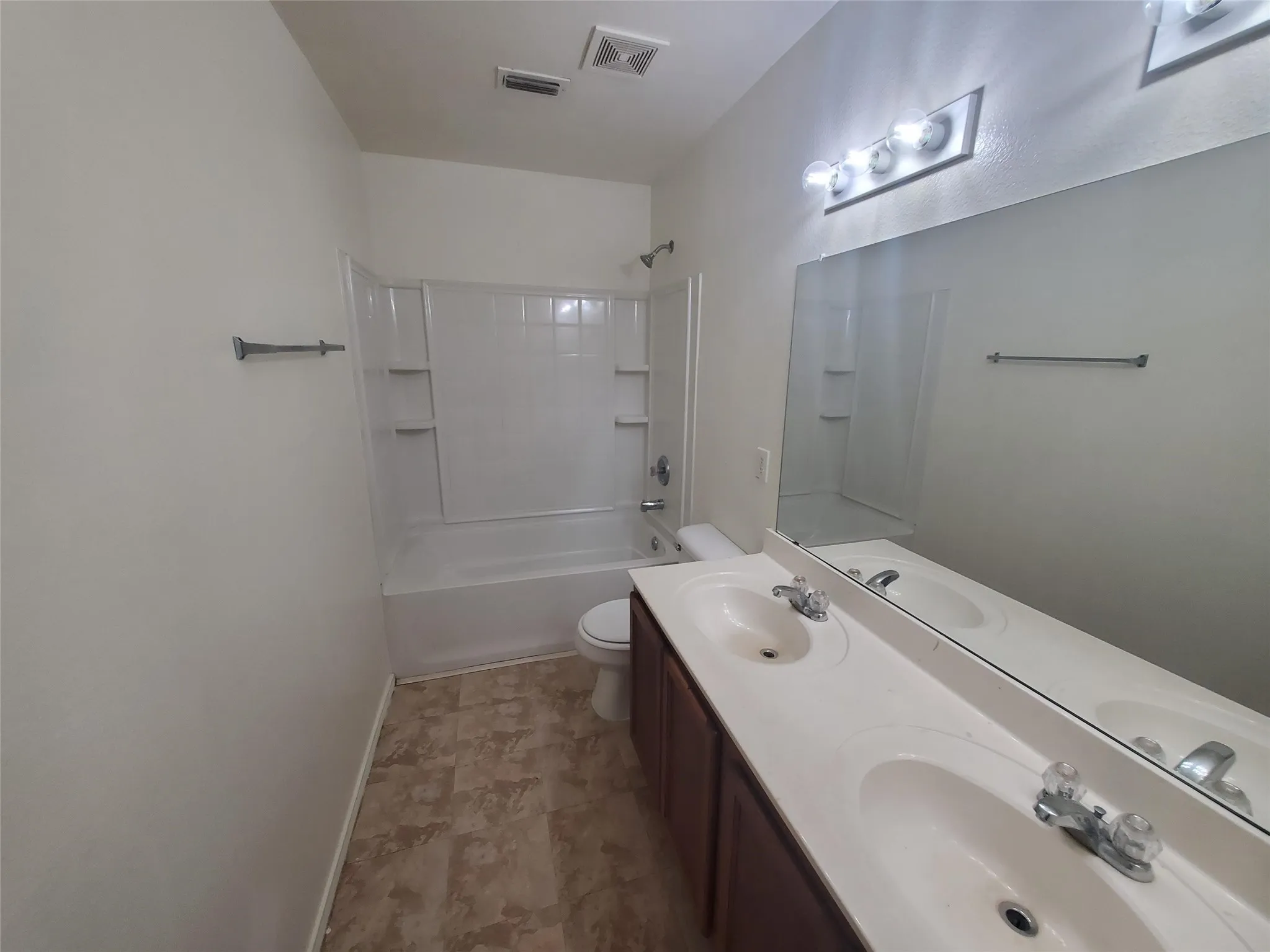 Single Family Residence For Rent in Dallas County , 2512 Comstock Lane, Mesquite, Texas 75181, 4 Bedroom, 3 Bathroom, 2 Garage spaces, 3,089 Sqft, built in 2006, mls#21390310, Real Estate Agent in Mesquite, Homes For Rent in Dallas county, Homes For Rent in Mesquite, Realtor in Mesquite Texas, Real Estate Brokerage Independent Realty Texas, Luminita Cordes Realtor