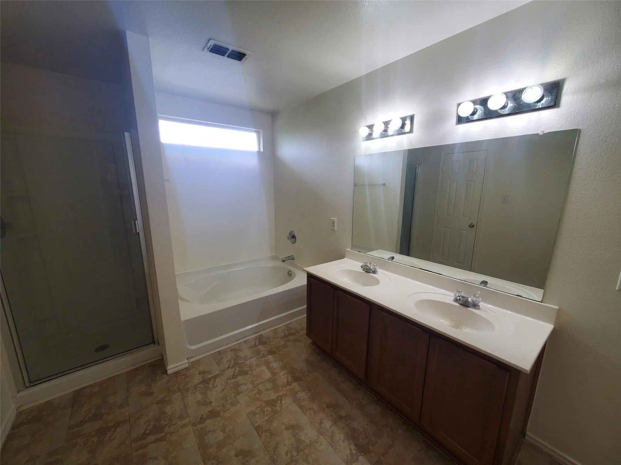 Single Family Residence For Rent in Dallas County , 2512 Comstock Lane, Mesquite, Texas 75181, 4 Bedroom, 3 Bathroom, 2 Garage spaces, 3,089 Sqft, built in 2006, mls#21390310, Real Estate Agent in Mesquite, Homes For Rent in Dallas county, Homes For Rent in Mesquite, Realtor in Mesquite Texas, Real Estate Brokerage Independent Realty Texas, Luminita Cordes Realtor