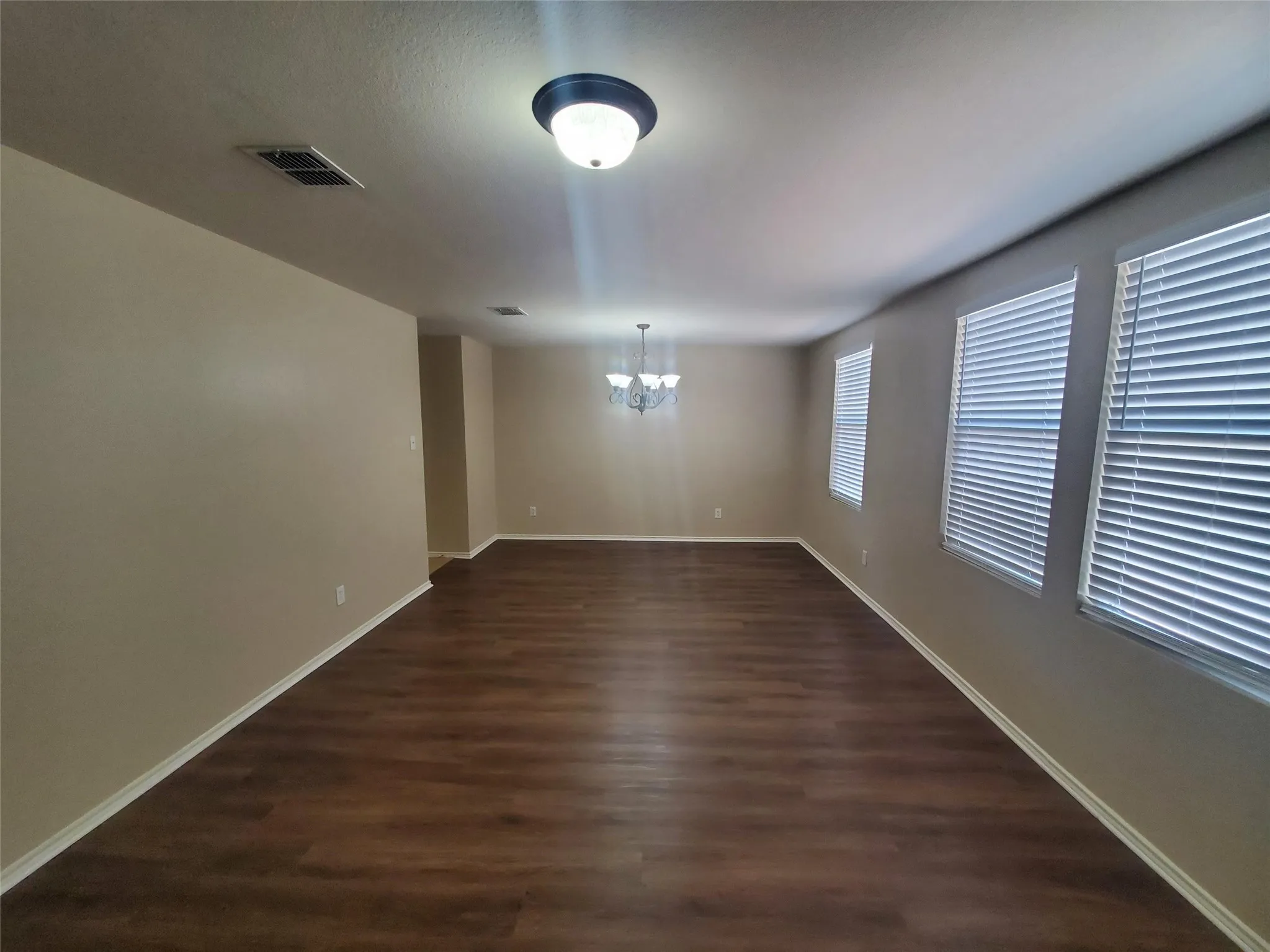 Single Family Residence For Rent in Dallas County , 2512 Comstock Lane, Mesquite, Texas 75181, 4 Bedroom, 3 Bathroom, 2 Garage spaces, 3,089 Sqft, built in 2006, mls#21390310, Real Estate Agent in Mesquite, Homes For Rent in Dallas county, Homes For Rent in Mesquite, Realtor in Mesquite Texas, Real Estate Brokerage Independent Realty Texas, Luminita Cordes Realtor