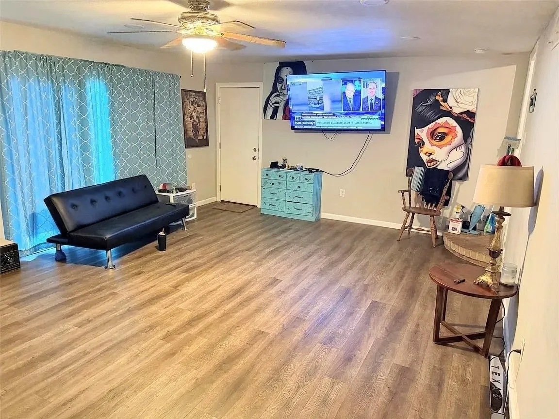Single Family Residence For Sale in Wichita County , 1948 Hines Boulevard, Wichita Falls, Texas 76301, 3 Bedroom, 1 Bathroom, 2 Garage spaces, 1,960 Sqft, built in 1953, mls#21390294, Real Estate Agent in Wichita Falls, Homes For Sale in Wichita county, Homes For Sale in Wichita Falls, Realtor in Wichita Falls Texas, Real Estate Brokerage Independent Realty Texas, Luminita Cordes Realtor