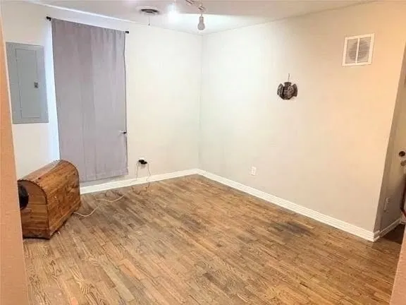 Single Family Residence For Sale in Wichita County , 1948 Hines Boulevard, Wichita Falls, Texas 76301, 3 Bedroom, 1 Bathroom, 2 Garage spaces, 1,960 Sqft, built in 1953, mls#21390294, Real Estate Agent in Wichita Falls, Homes For Sale in Wichita county, Homes For Sale in Wichita Falls, Realtor in Wichita Falls Texas, Real Estate Brokerage Independent Realty Texas, Luminita Cordes Realtor
