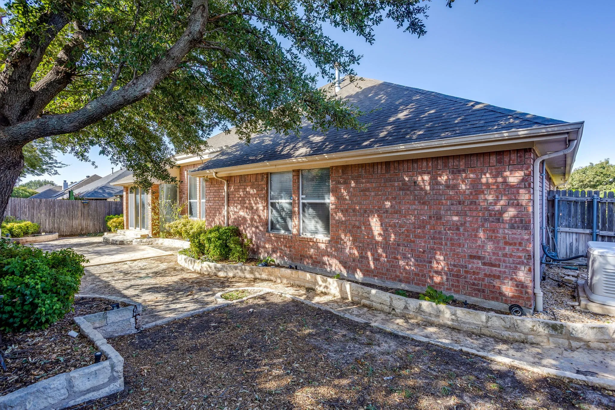 Single Family Residence For Sale in Tarrant County , 348 Marine Lane, Saginaw, Texas 76179, 4 Bedroom, 2 Bathroom, 2 Garage spaces, 2,421 Sqft, built in 2001, mls#21389241, Real Estate Agent in Saginaw, Homes For Sale in Tarrant county, Homes For Sale in Saginaw, Realtor in Saginaw Texas, Real Estate Brokerage Independent Realty Texas, Luminita Cordes Realtor