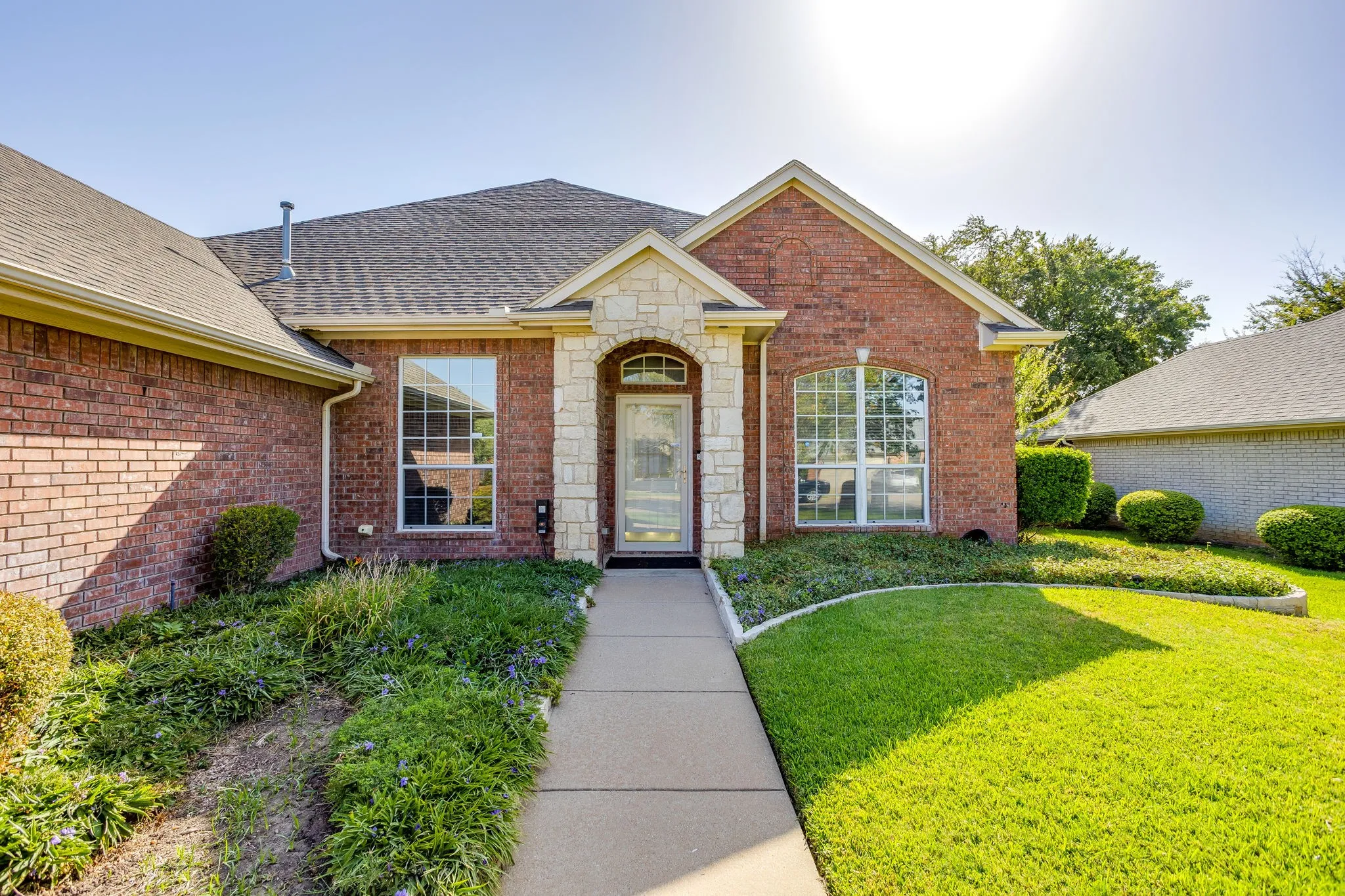 Single Family Residence For Sale in Tarrant County , 348 Marine Lane, Saginaw, Texas 76179, 4 Bedroom, 2 Bathroom, 2 Garage spaces, 2,421 Sqft, built in 2001, mls#21389241, Real Estate Agent in Saginaw, Homes For Sale in Tarrant county, Homes For Sale in Saginaw, Realtor in Saginaw Texas, Real Estate Brokerage Independent Realty Texas, Luminita Cordes Realtor
