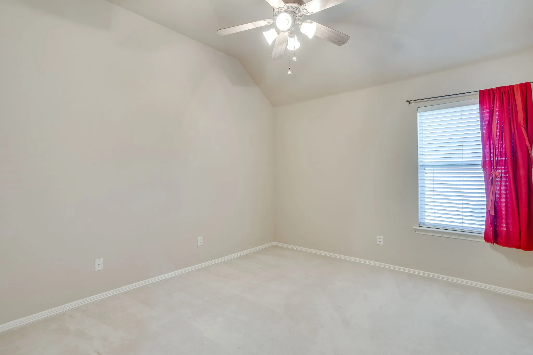 Single Family Residence For Sale in Tarrant County , 348 Marine Lane, Saginaw, Texas 76179, 4 Bedroom, 2 Bathroom, 2 Garage spaces, 2,421 Sqft, built in 2001, mls#21389241, Real Estate Agent in Saginaw, Homes For Sale in Tarrant county, Homes For Sale in Saginaw, Realtor in Saginaw Texas, Real Estate Brokerage Independent Realty Texas, Luminita Cordes Realtor
