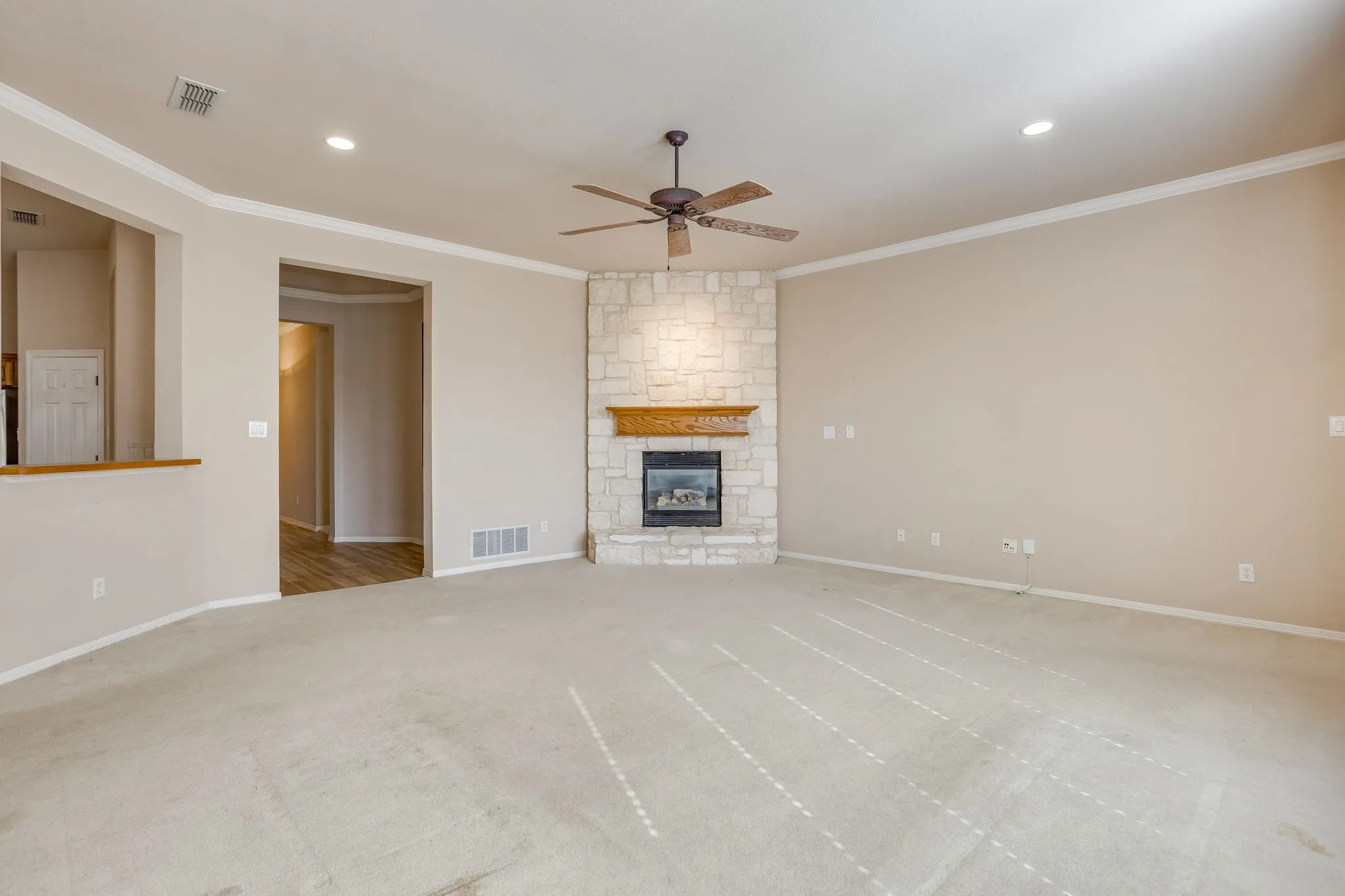 Single Family Residence For Sale in Tarrant County , 348 Marine Lane, Saginaw, Texas 76179, 4 Bedroom, 2 Bathroom, 2 Garage spaces, 2,421 Sqft, built in 2001, mls#21389241, Real Estate Agent in Saginaw, Homes For Sale in Tarrant county, Homes For Sale in Saginaw, Realtor in Saginaw Texas, Real Estate Brokerage Independent Realty Texas, Luminita Cordes Realtor