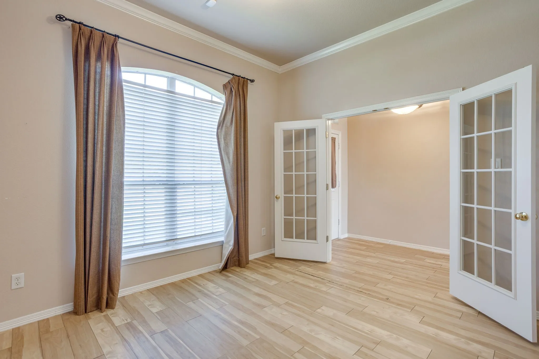 Single Family Residence For Sale in Tarrant County , 348 Marine Lane, Saginaw, Texas 76179, 4 Bedroom, 2 Bathroom, 2 Garage spaces, 2,421 Sqft, built in 2001, mls#21389241, Real Estate Agent in Saginaw, Homes For Sale in Tarrant county, Homes For Sale in Saginaw, Realtor in Saginaw Texas, Real Estate Brokerage Independent Realty Texas, Luminita Cordes Realtor