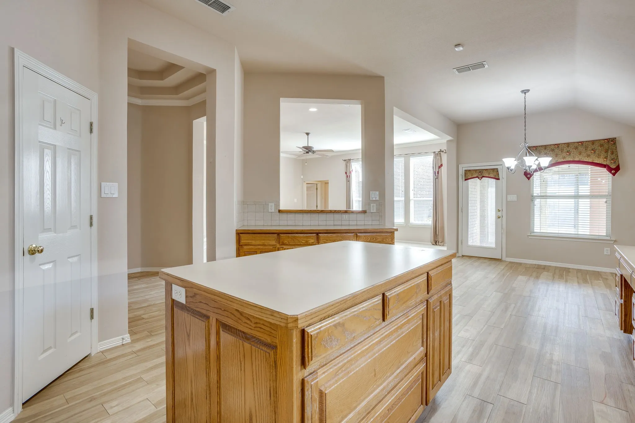 Single Family Residence For Sale in Tarrant County , 348 Marine Lane, Saginaw, Texas 76179, 4 Bedroom, 2 Bathroom, 2 Garage spaces, 2,421 Sqft, built in 2001, mls#21389241, Real Estate Agent in Saginaw, Homes For Sale in Tarrant county, Homes For Sale in Saginaw, Realtor in Saginaw Texas, Real Estate Brokerage Independent Realty Texas, Luminita Cordes Realtor