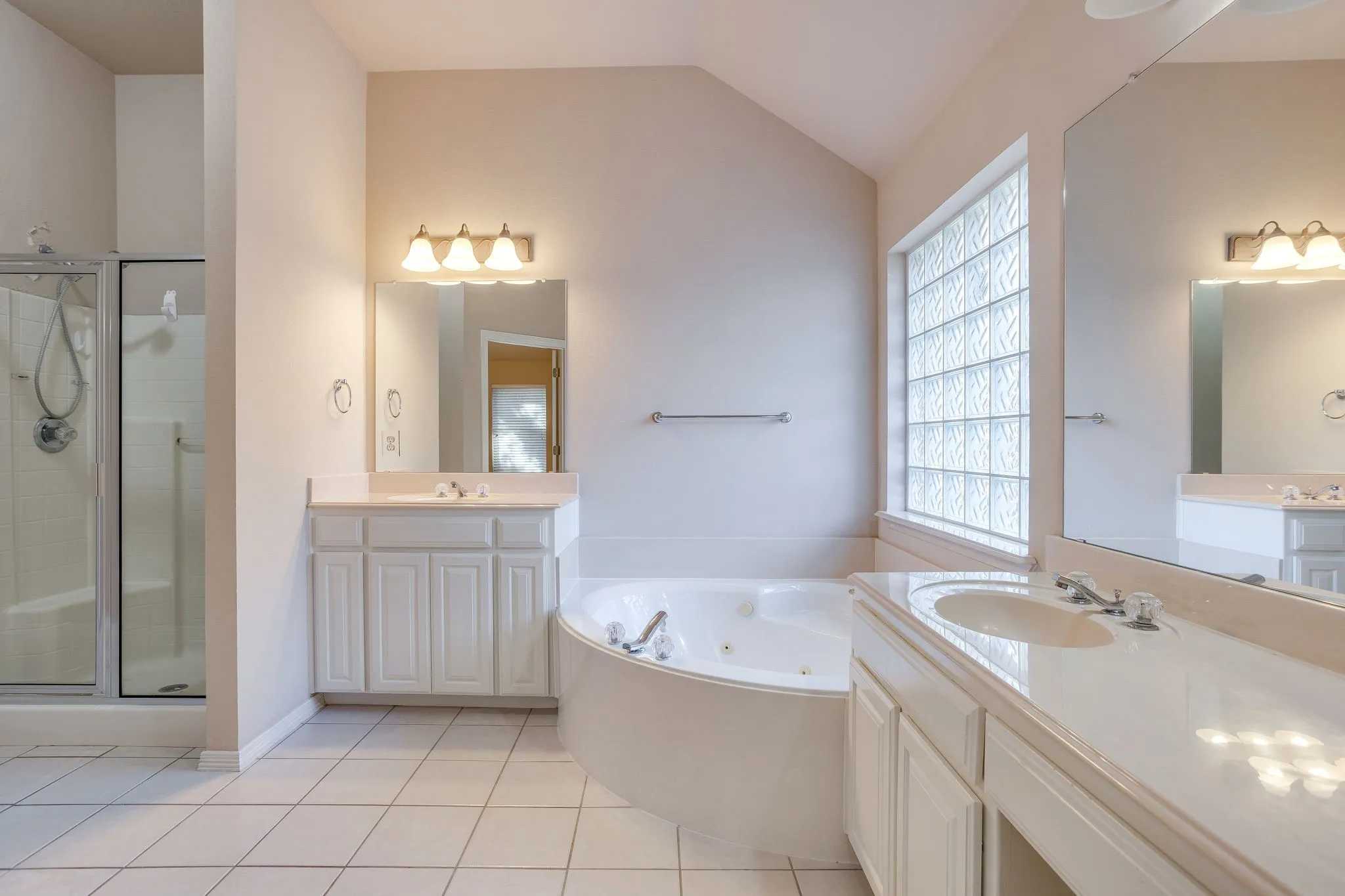 Single Family Residence For Sale in Tarrant County , 348 Marine Lane, Saginaw, Texas 76179, 4 Bedroom, 2 Bathroom, 2 Garage spaces, 2,421 Sqft, built in 2001, mls#21389241, Real Estate Agent in Saginaw, Homes For Sale in Tarrant county, Homes For Sale in Saginaw, Realtor in Saginaw Texas, Real Estate Brokerage Independent Realty Texas, Luminita Cordes Realtor