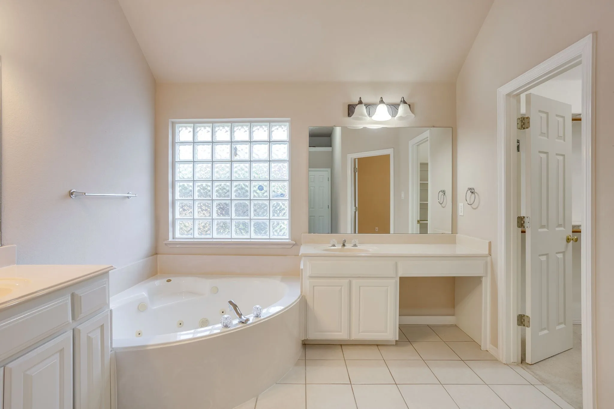 Single Family Residence For Sale in Tarrant County , 348 Marine Lane, Saginaw, Texas 76179, 4 Bedroom, 2 Bathroom, 2 Garage spaces, 2,421 Sqft, built in 2001, mls#21389241, Real Estate Agent in Saginaw, Homes For Sale in Tarrant county, Homes For Sale in Saginaw, Realtor in Saginaw Texas, Real Estate Brokerage Independent Realty Texas, Luminita Cordes Realtor