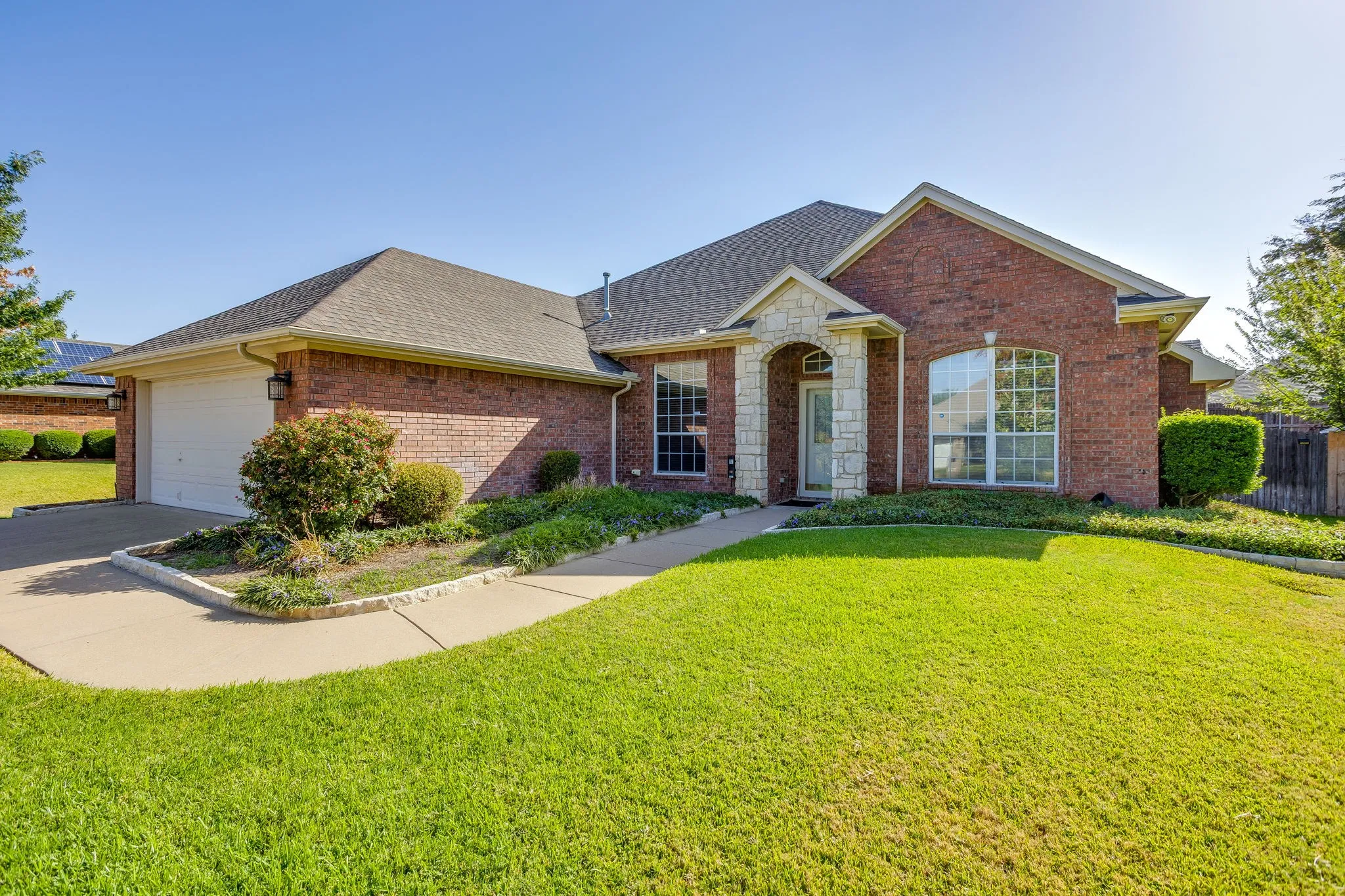 Single Family Residence For Sale in Tarrant County , 348 Marine Lane, Saginaw, Texas 76179, 4 Bedroom, 2 Bathroom, 2 Garage spaces, 2,421 Sqft, built in 2001, mls#21389241, Real Estate Agent in Saginaw, Homes For Sale in Tarrant county, Homes For Sale in Saginaw, Realtor in Saginaw Texas, Real Estate Brokerage Independent Realty Texas, Luminita Cordes Realtor