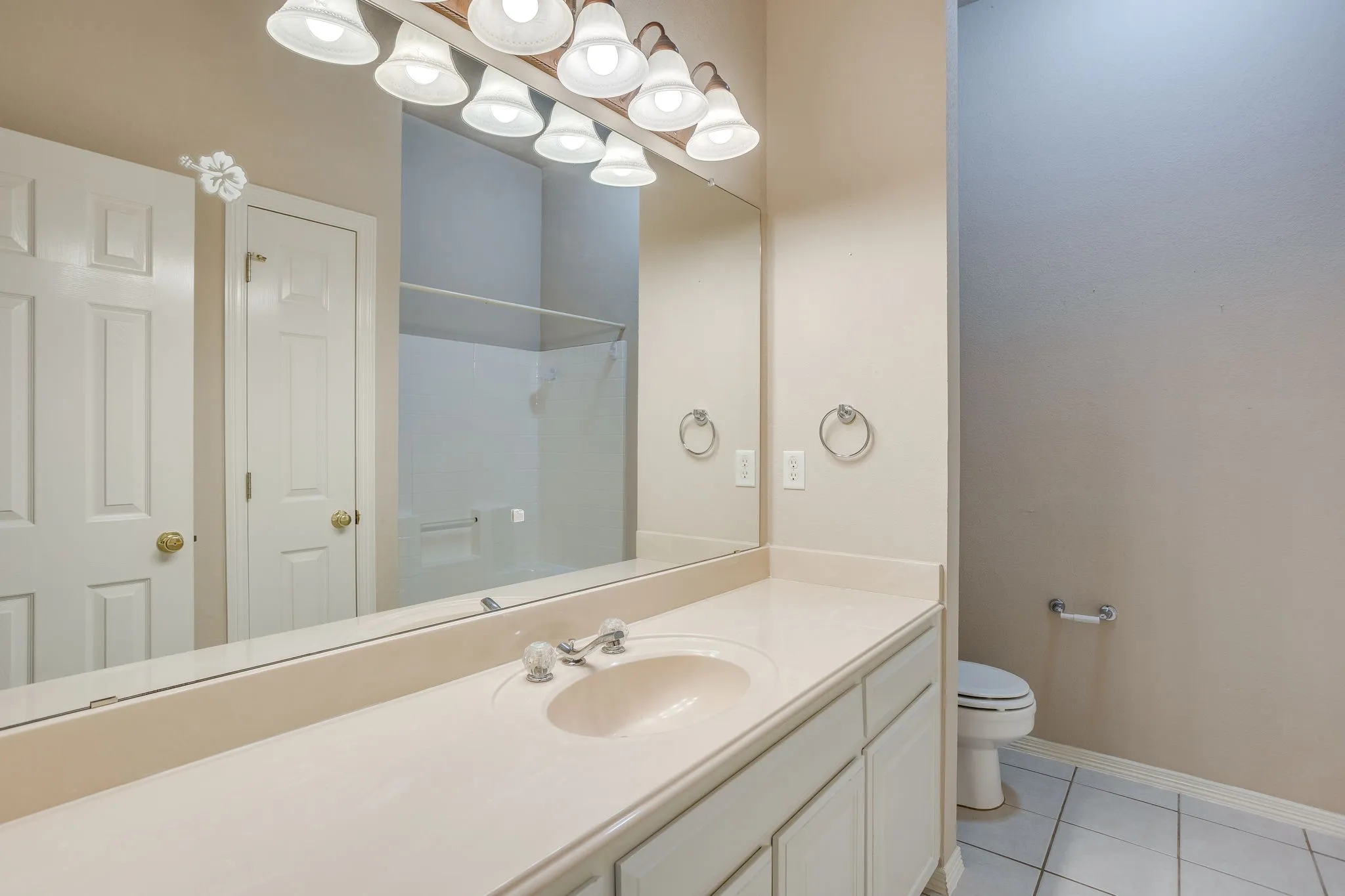Single Family Residence For Sale in Tarrant County , 348 Marine Lane, Saginaw, Texas 76179, 4 Bedroom, 2 Bathroom, 2 Garage spaces, 2,421 Sqft, built in 2001, mls#21389241, Real Estate Agent in Saginaw, Homes For Sale in Tarrant county, Homes For Sale in Saginaw, Realtor in Saginaw Texas, Real Estate Brokerage Independent Realty Texas, Luminita Cordes Realtor